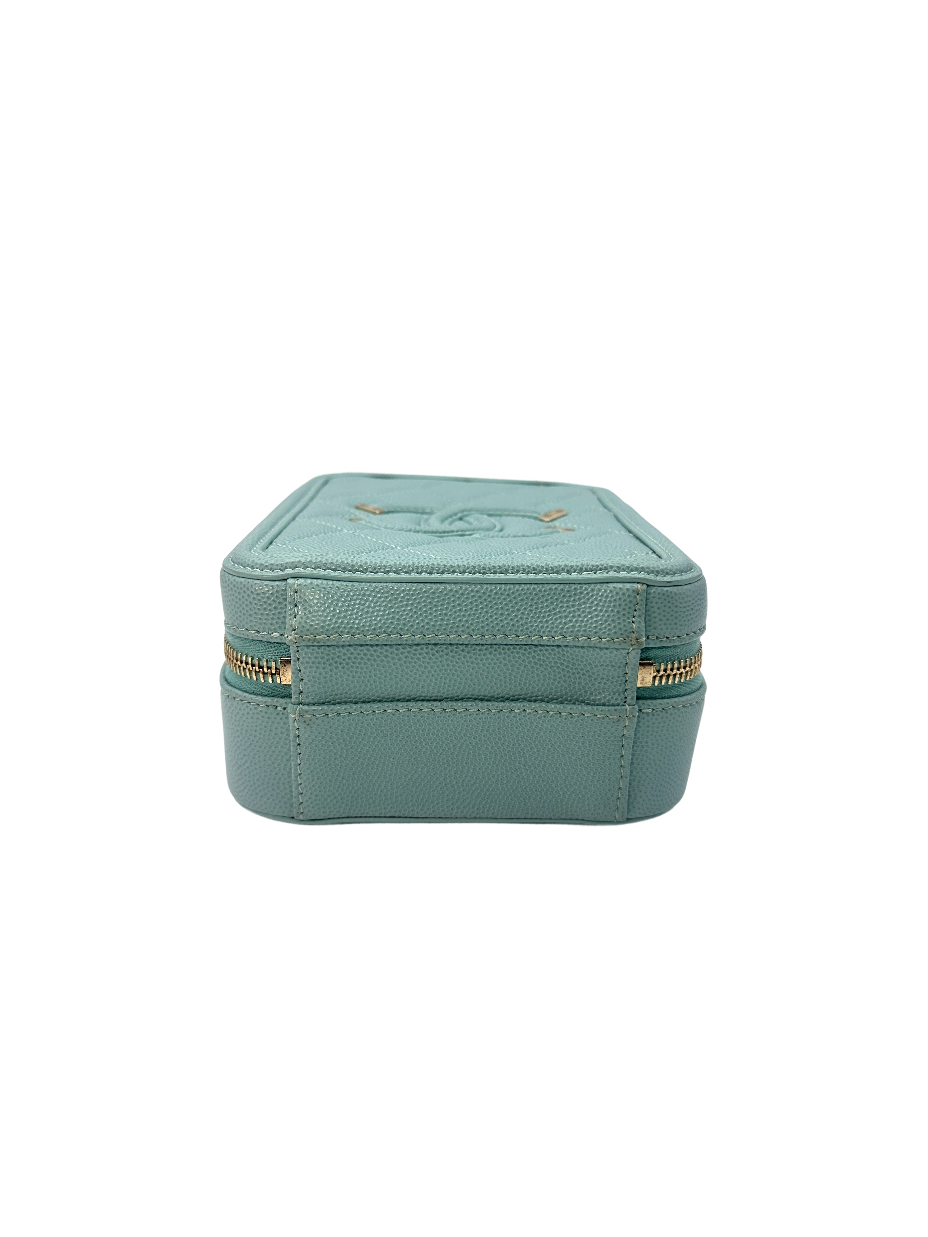 Chanel CC Filigree Mint Green Caviar Leather Vertical Vanity Case(29***12) CC1235
