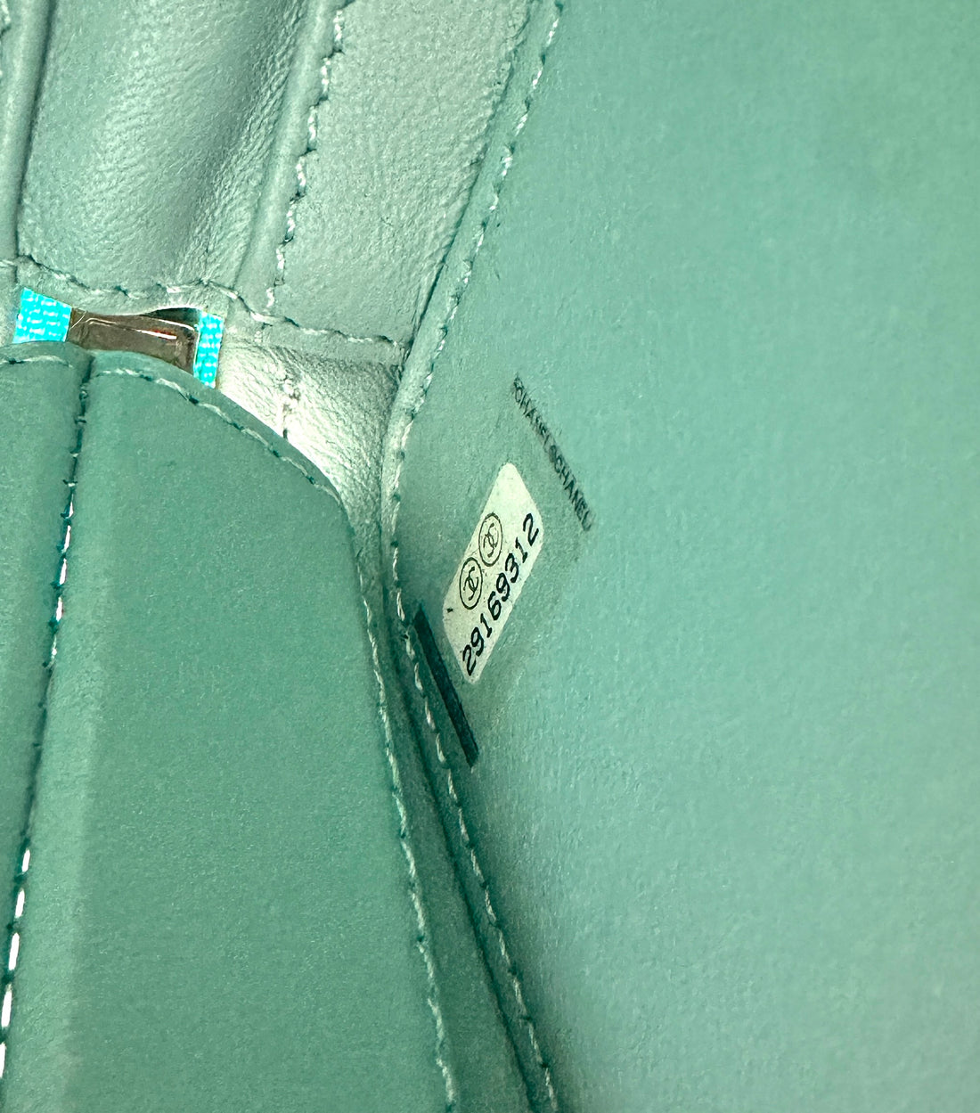 Chanel CC Filigree Mint Green Caviar Leather Vertical Vanity Case(29***12) CC1235