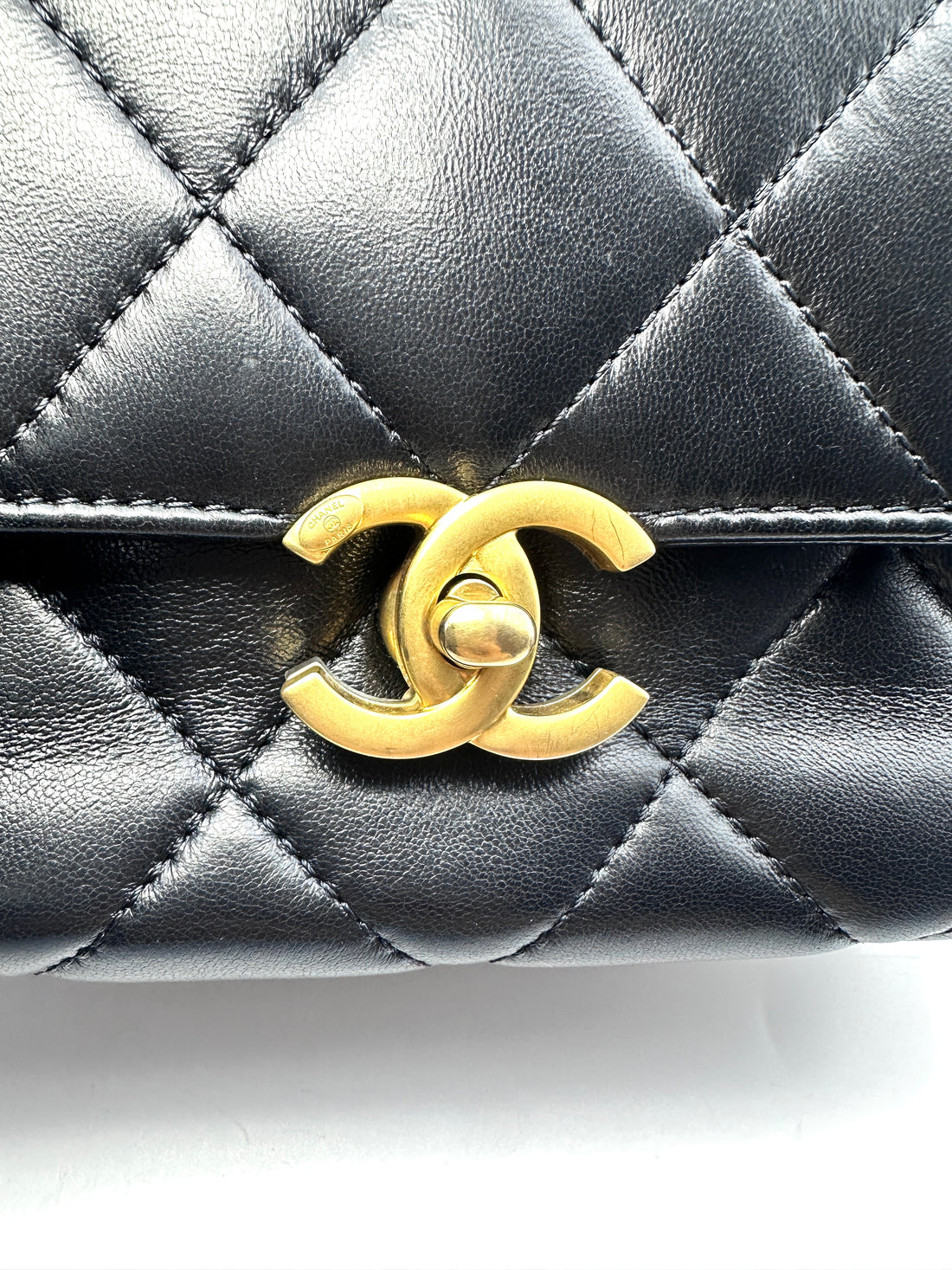 Chanel 24A Black Quilted Leather Pearl Flap Bag With Gold Hardware(H9***78) CC1278