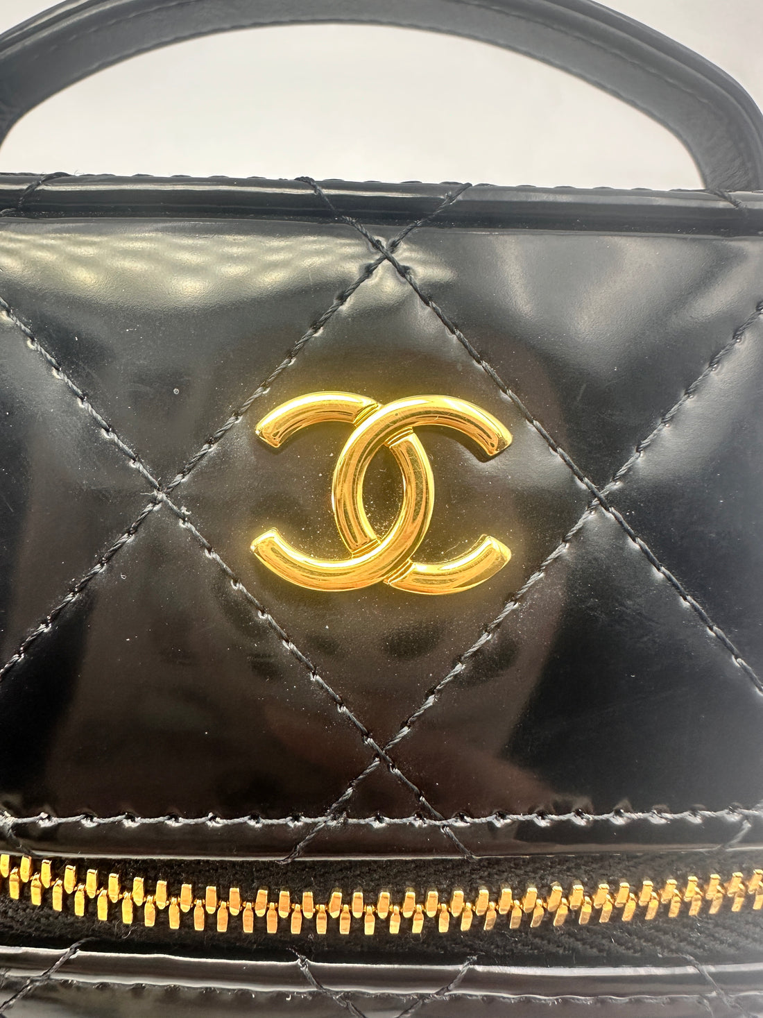 Chanel 25A Metiers d'Art Black Quilted Patent Calfskin Handle Vanity Case(H5***E4) CC1285