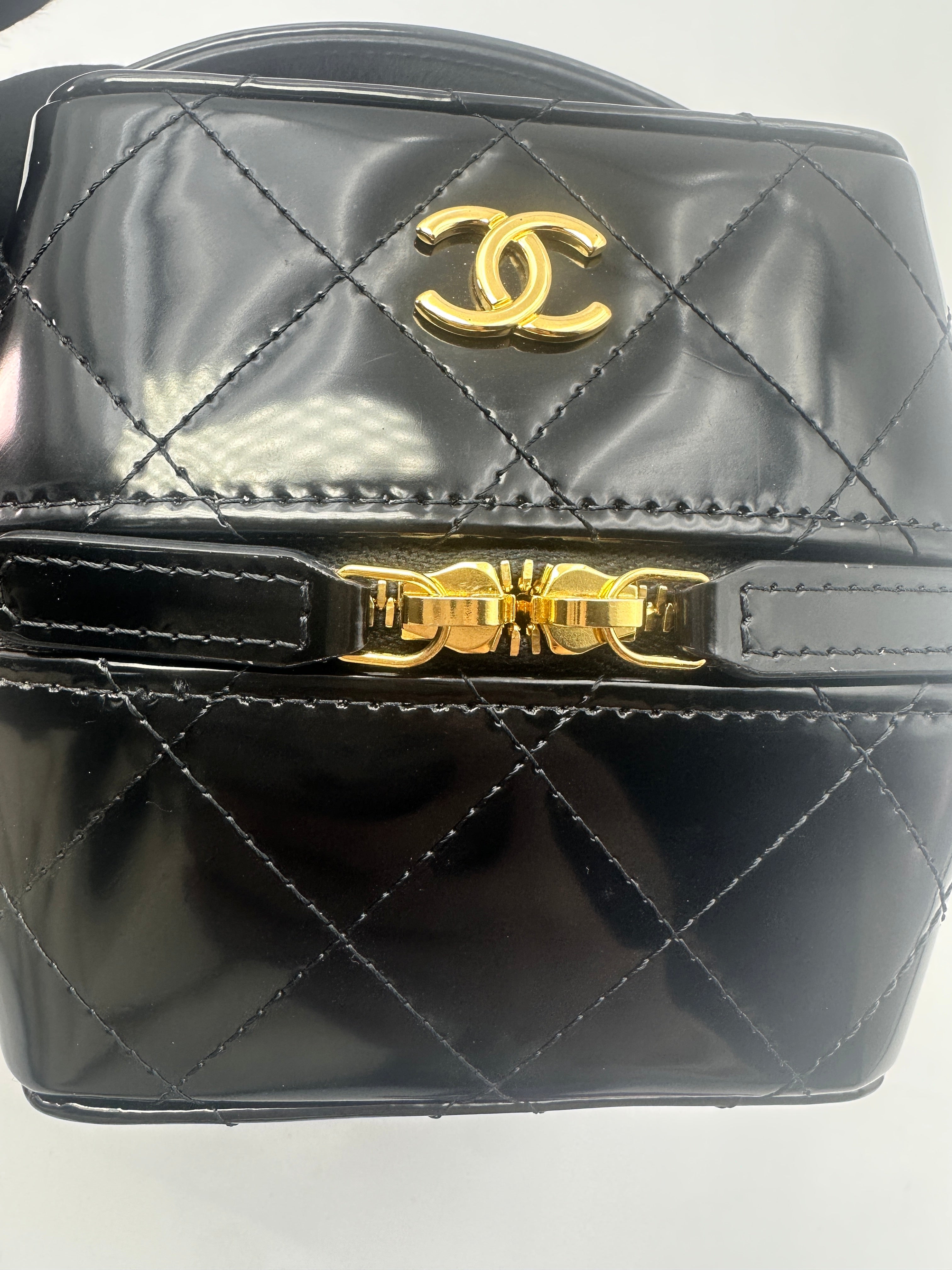 Chanel 25A Metiers d'Art Black Quilted Patent Calfskin Handle Vanity Case(H5***E4) CC1285