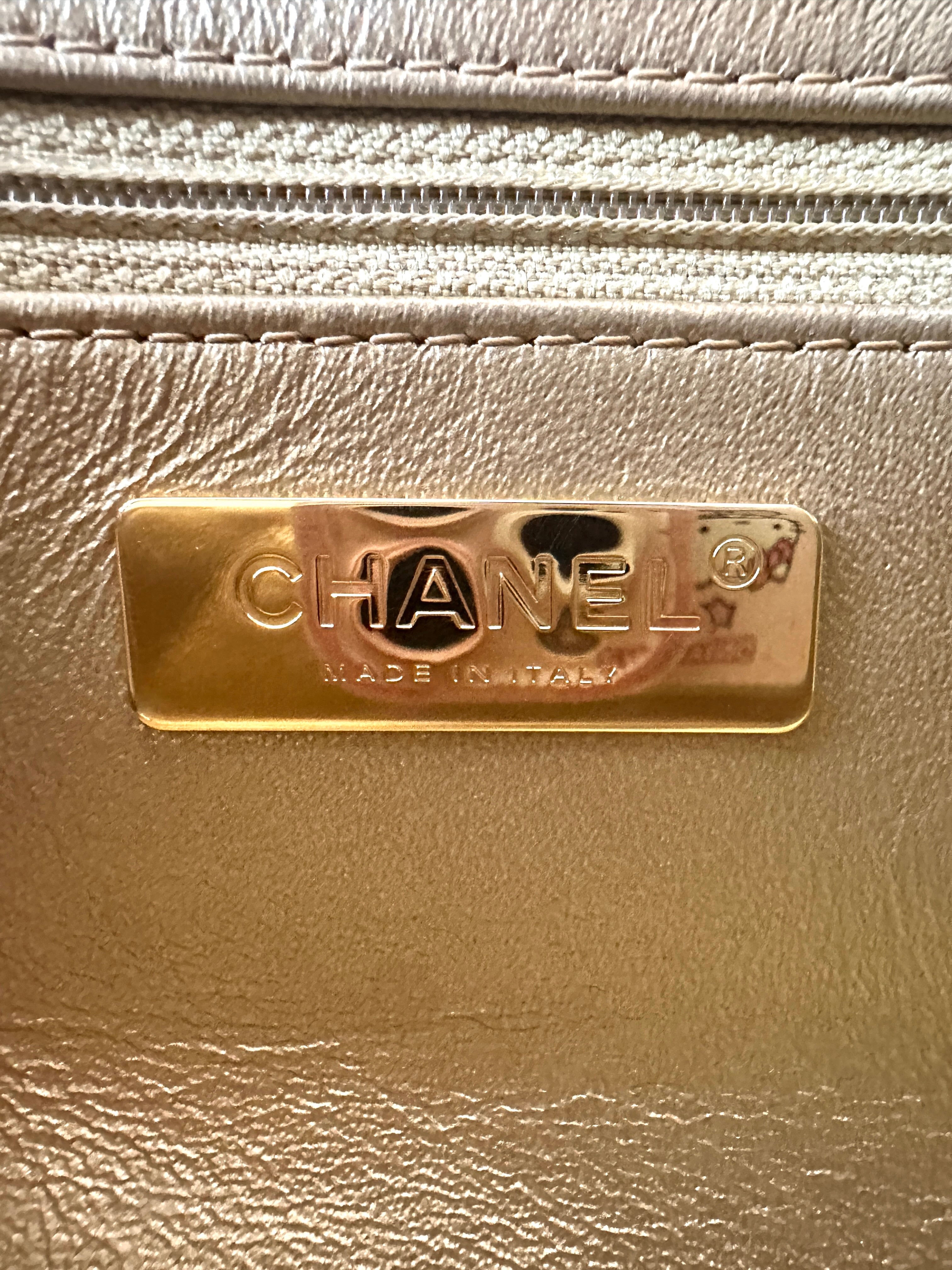 Chanel Egypt Metiers d'Art All About Chains White Quilted Leather Camera Bag(27***51) CC1282
