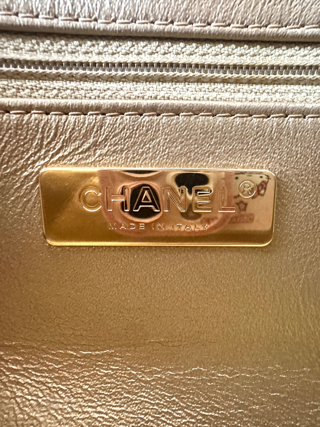 Chanel Egypt Metiers d'Art All About Chains White Quilted Leather Camera Bag(27***51) CC1282