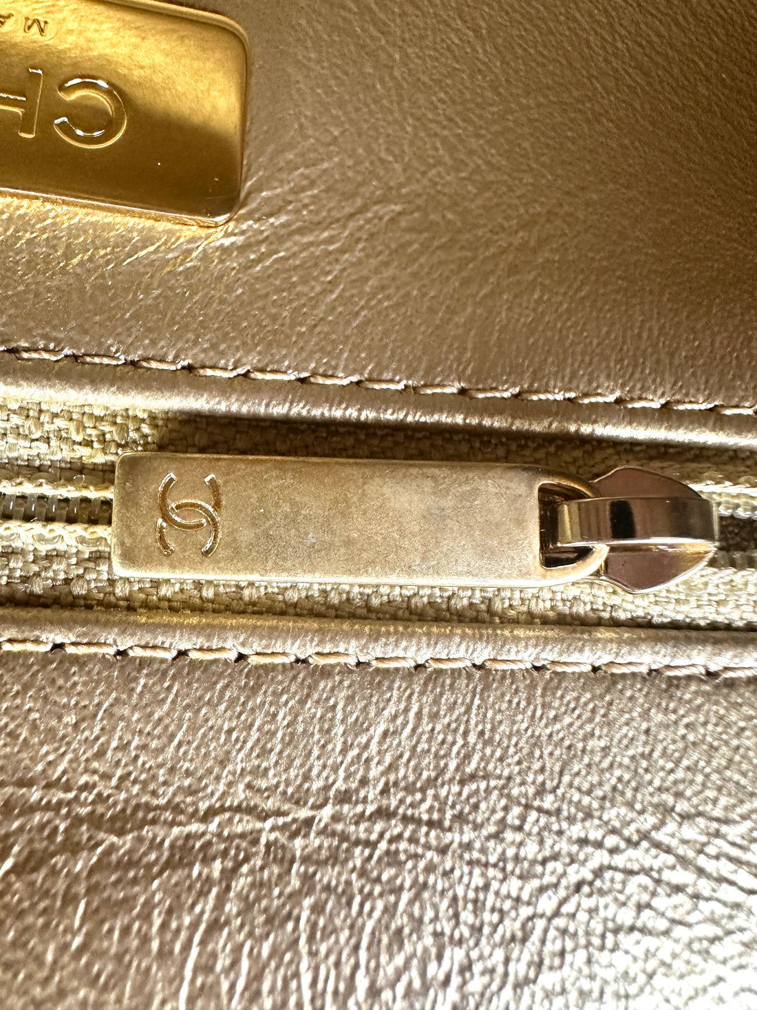 Chanel Egypt Metiers d'Art All About Chains White Quilted Leather Camera Bag(27***51) CC1282