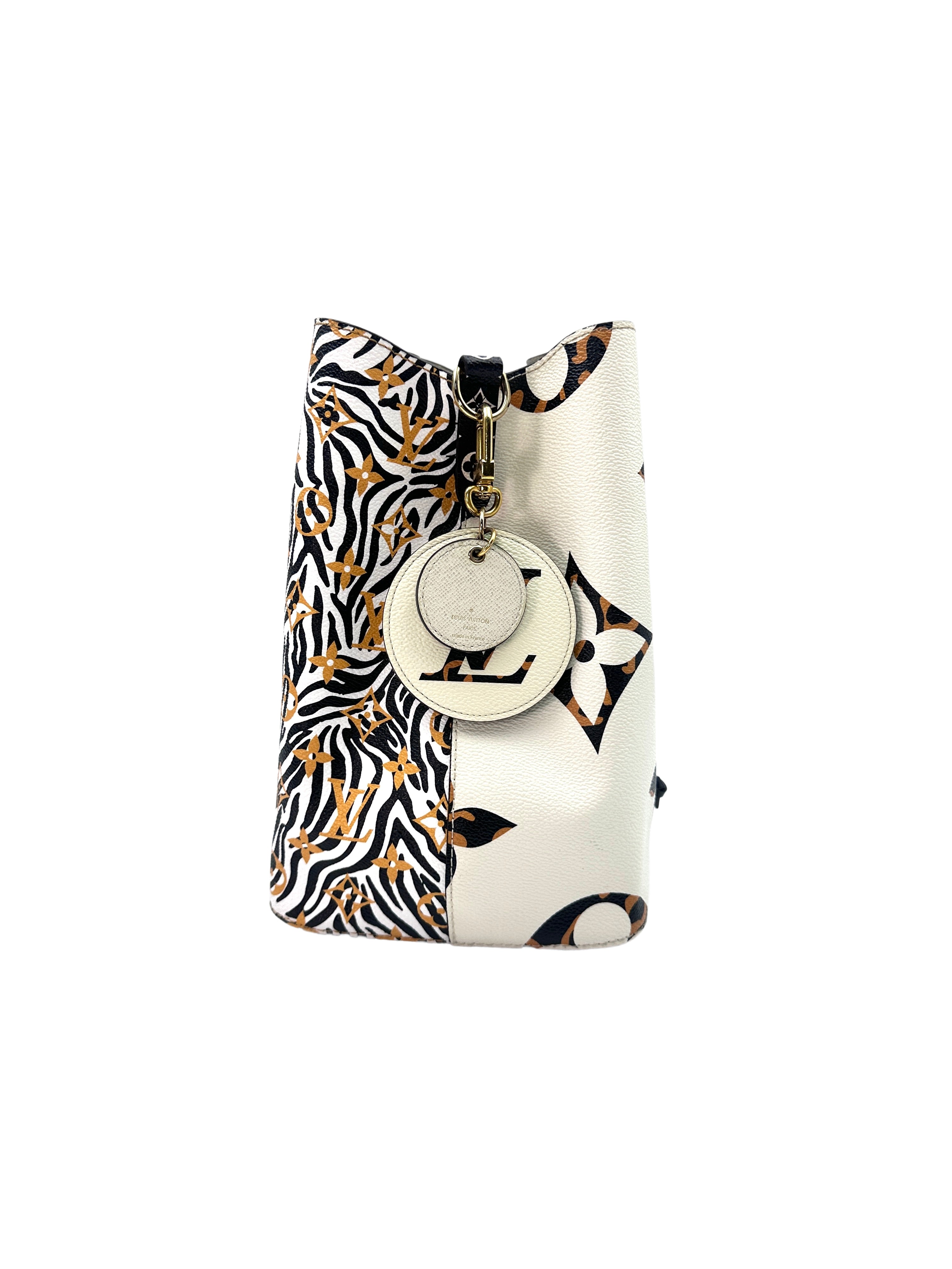 Louis Vuitton NeoNoe MM White Monogram Jungle Leather Bucket Bag LV1815