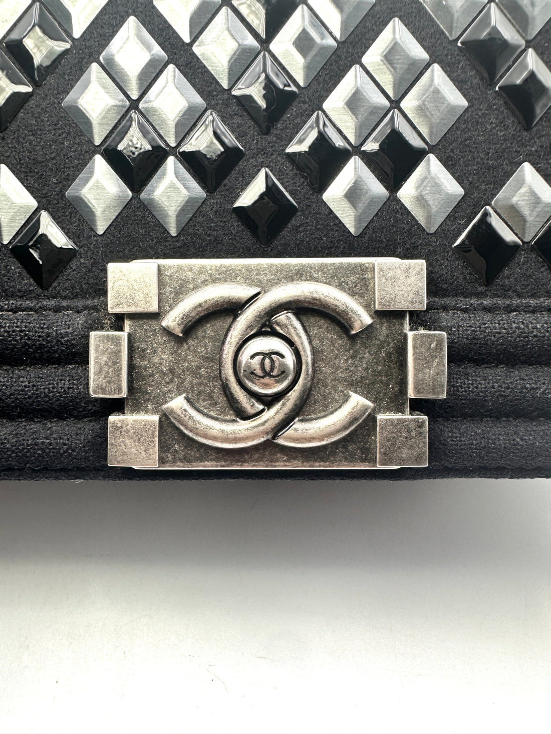 Chanel LeBoy Paris-Hamburg Metiers d'Art Mosaic Black/Sliver Embroidered Wool Medium Size Flap Bag(26***48) CC1354