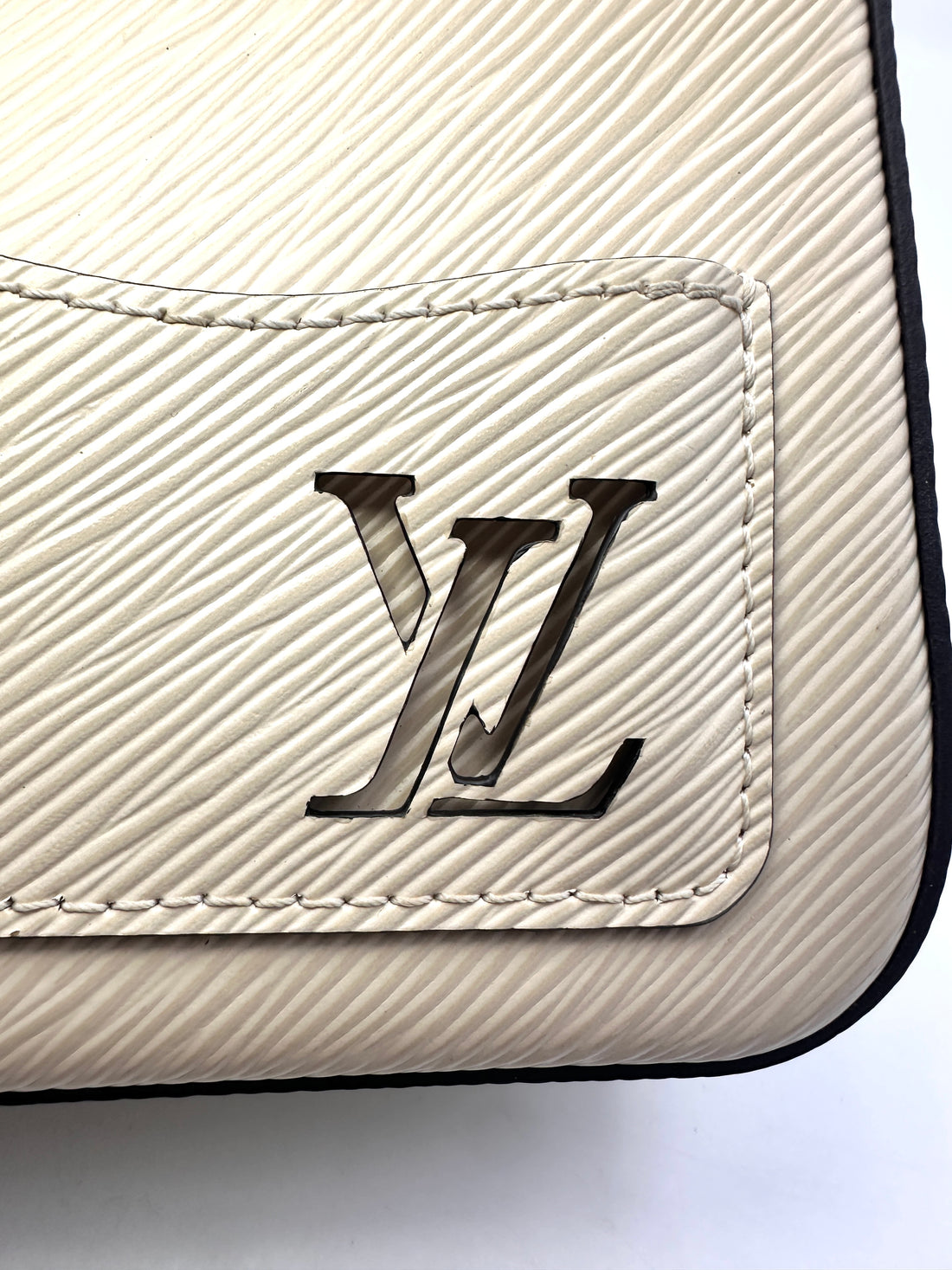 Louis Vuitton Marelle White Epi Leather Shoulder Bag With Pouch LV1841