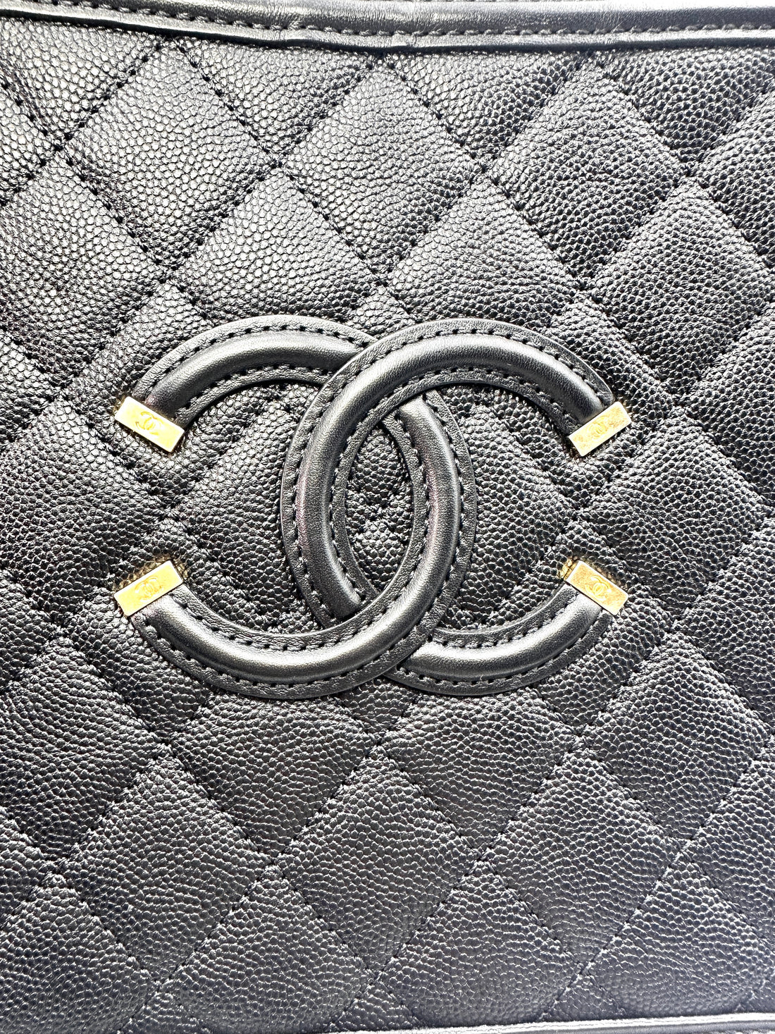 Chanel CC Filigree Black Quilted Calfskin Vanity Case(25***83) G056