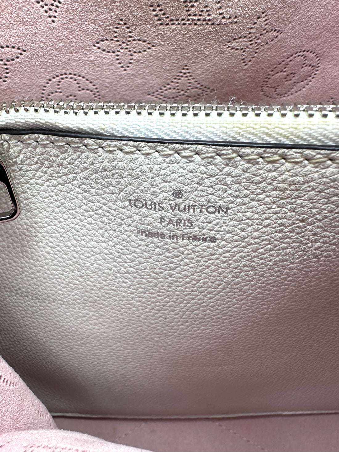 Louis Vuitton Muria White Mahina Calfskin Handle Bucket Bag G072