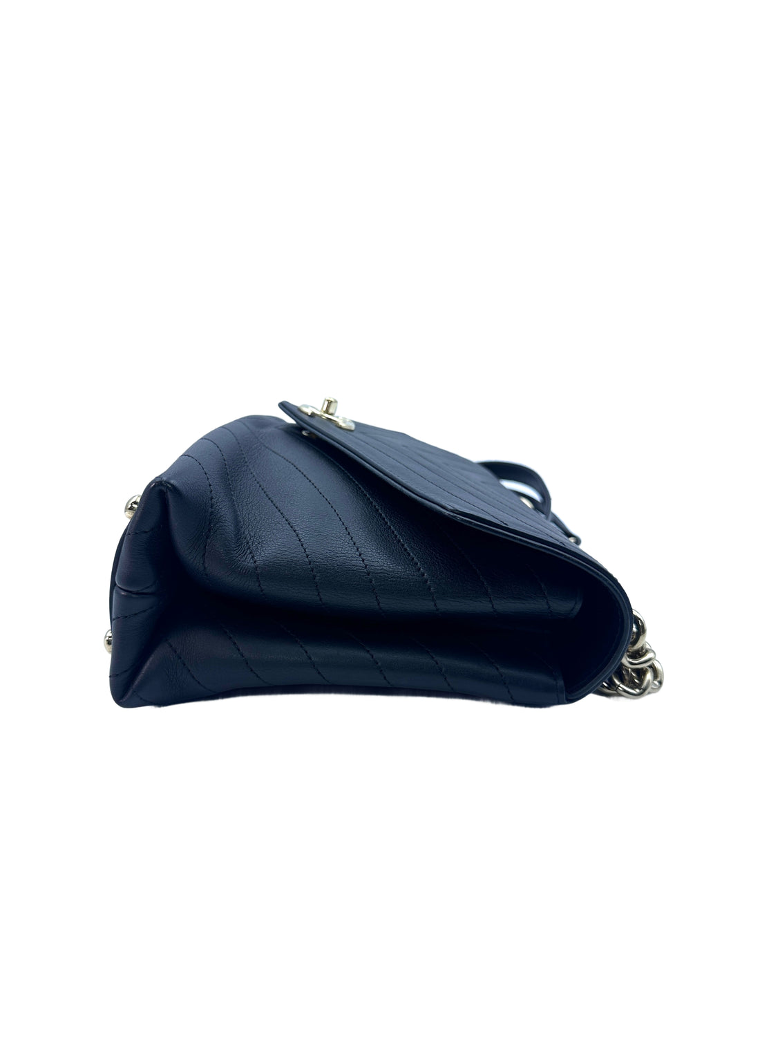 Chanel Black Chevron Quilted Calfskin Medium Size Flap Bag With Gold Hardware(26***84) CC1383
