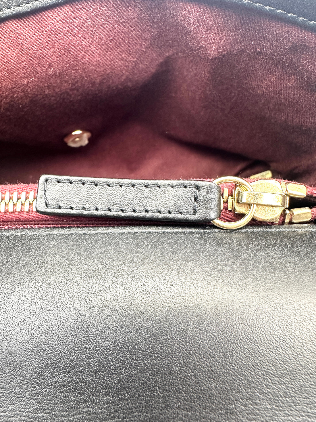 Chanel Black Chevron Quilted Calfskin Medium Size Flap Bag With Gold Hardware(26***84) CC1383