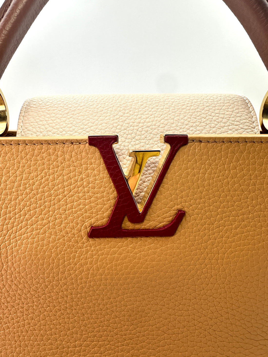 Louis Vuitton Capucines Beige Taurillon Leather Medium Size Handle Bag LV1880