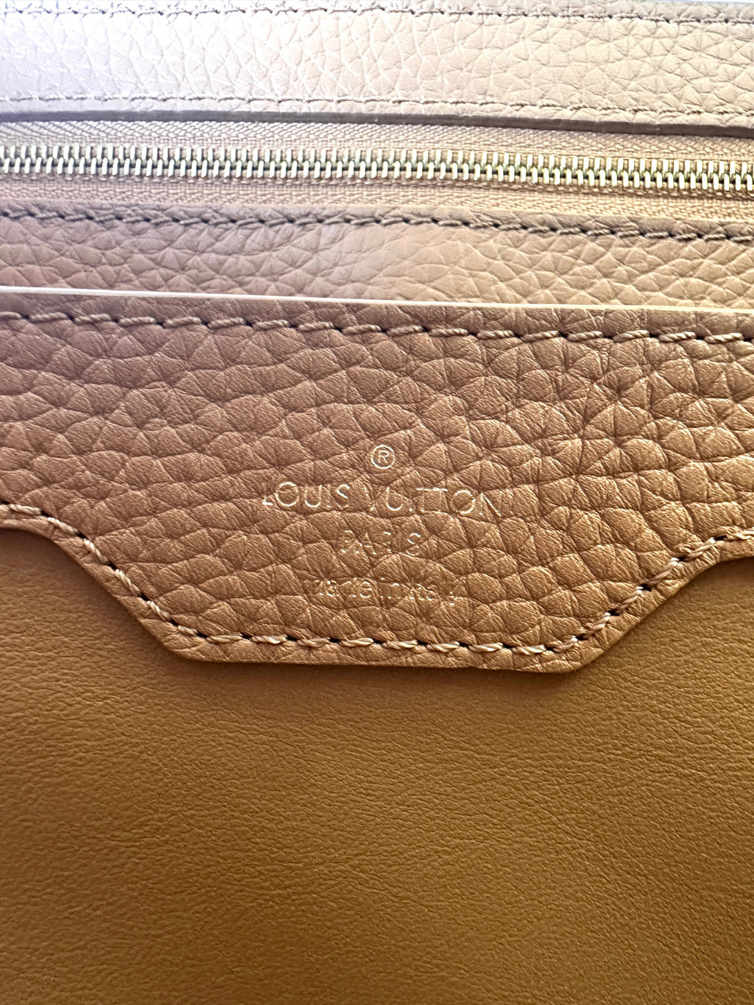 Louis Vuitton Capucines Beige Taurillon Leather Medium Size Handle Bag LV1880