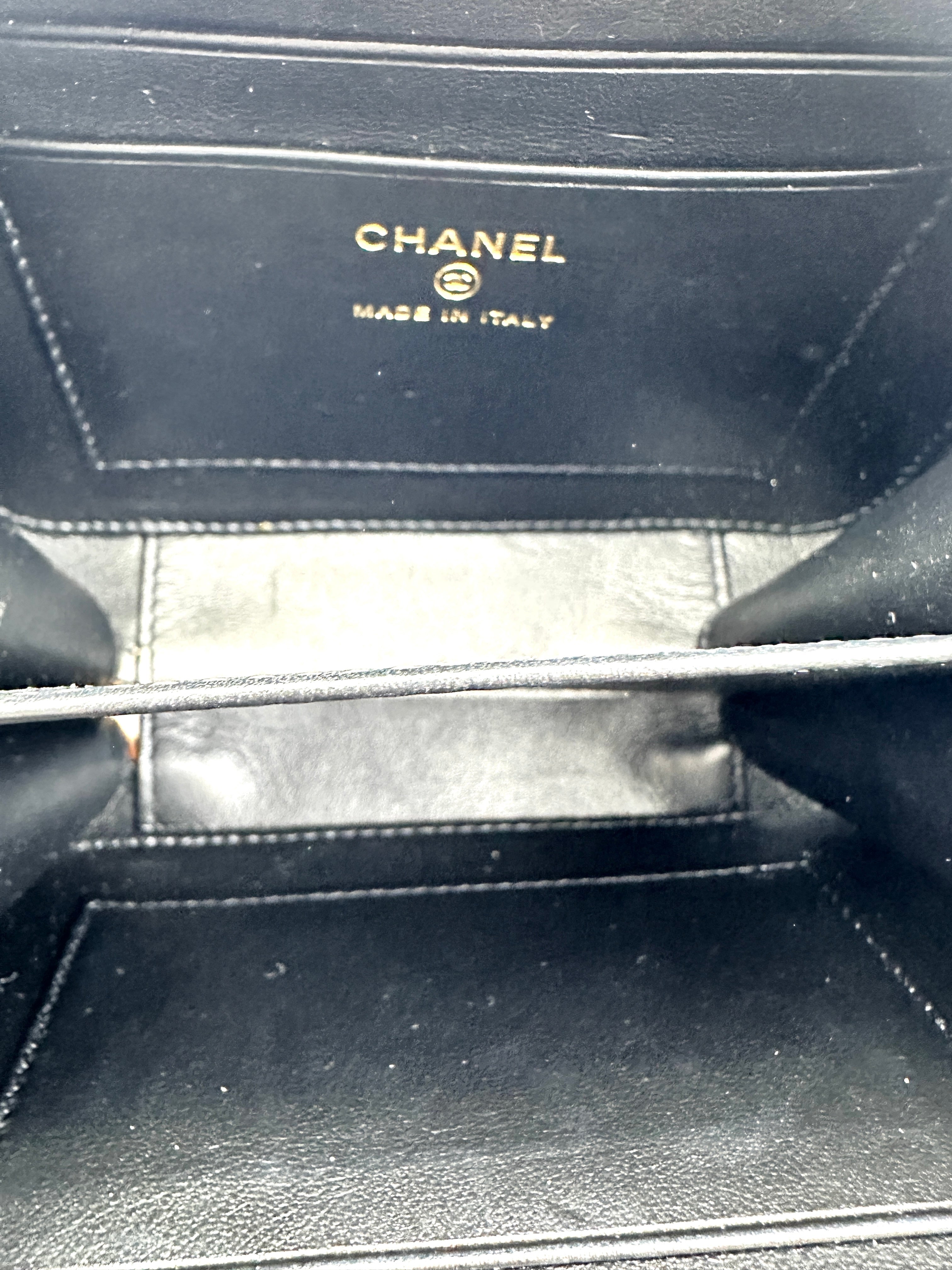 Chanel CC Filigree Beige/Black Quilted Caviar Calfskin Vanity Case(29***15) CC1406