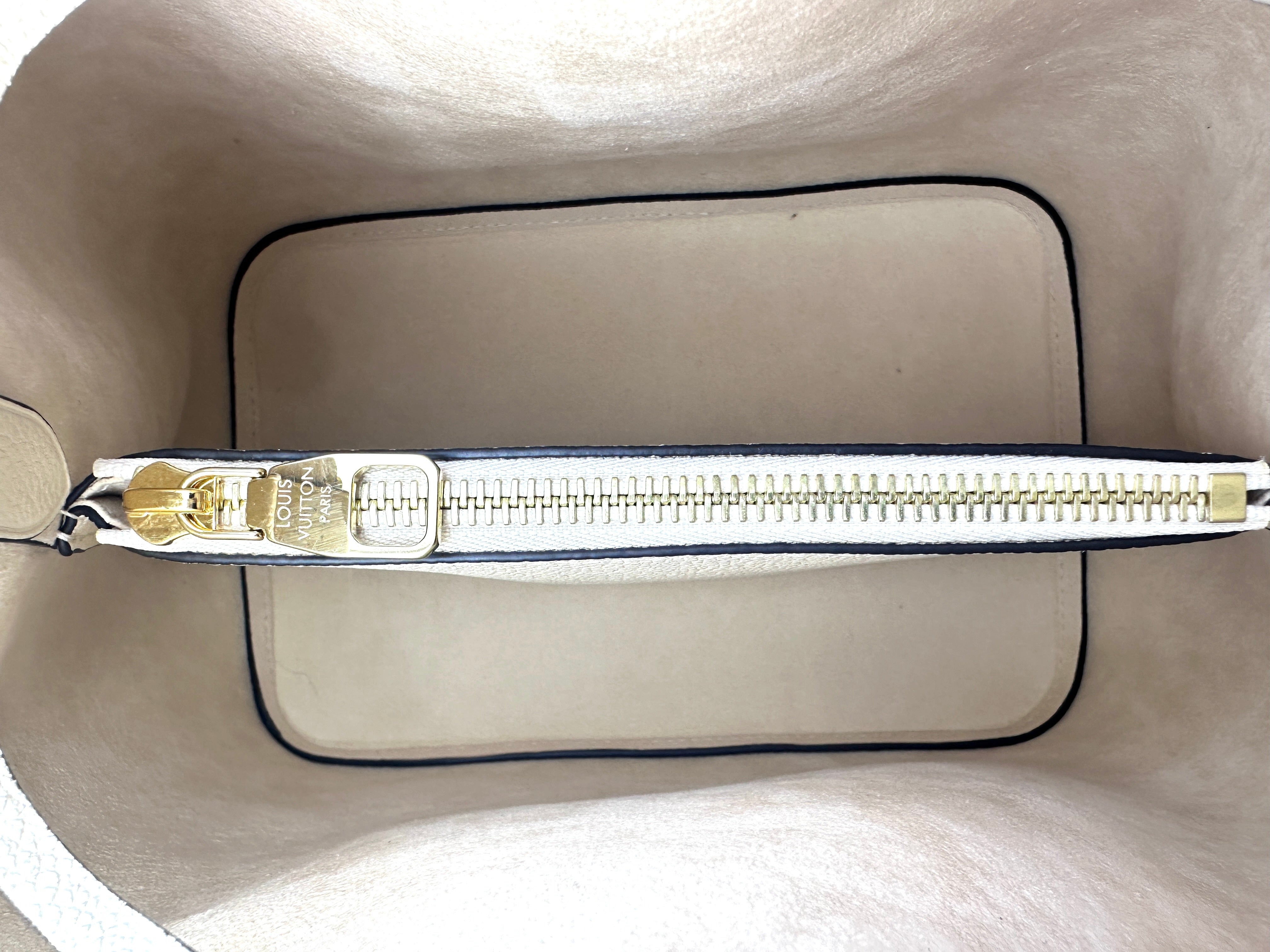 Louis Vuitton NeoNoe White Monogram Empreinte Bucket Handle Bag LV1925