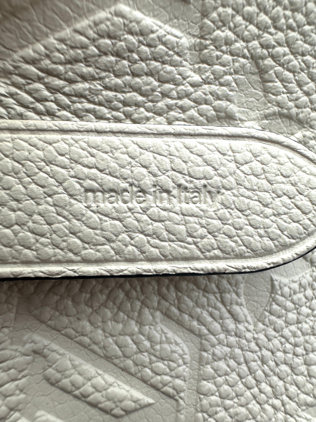 Louis Vuitton NeoNoe White Monogram Empreinte Bucket Handle Bag LV1925