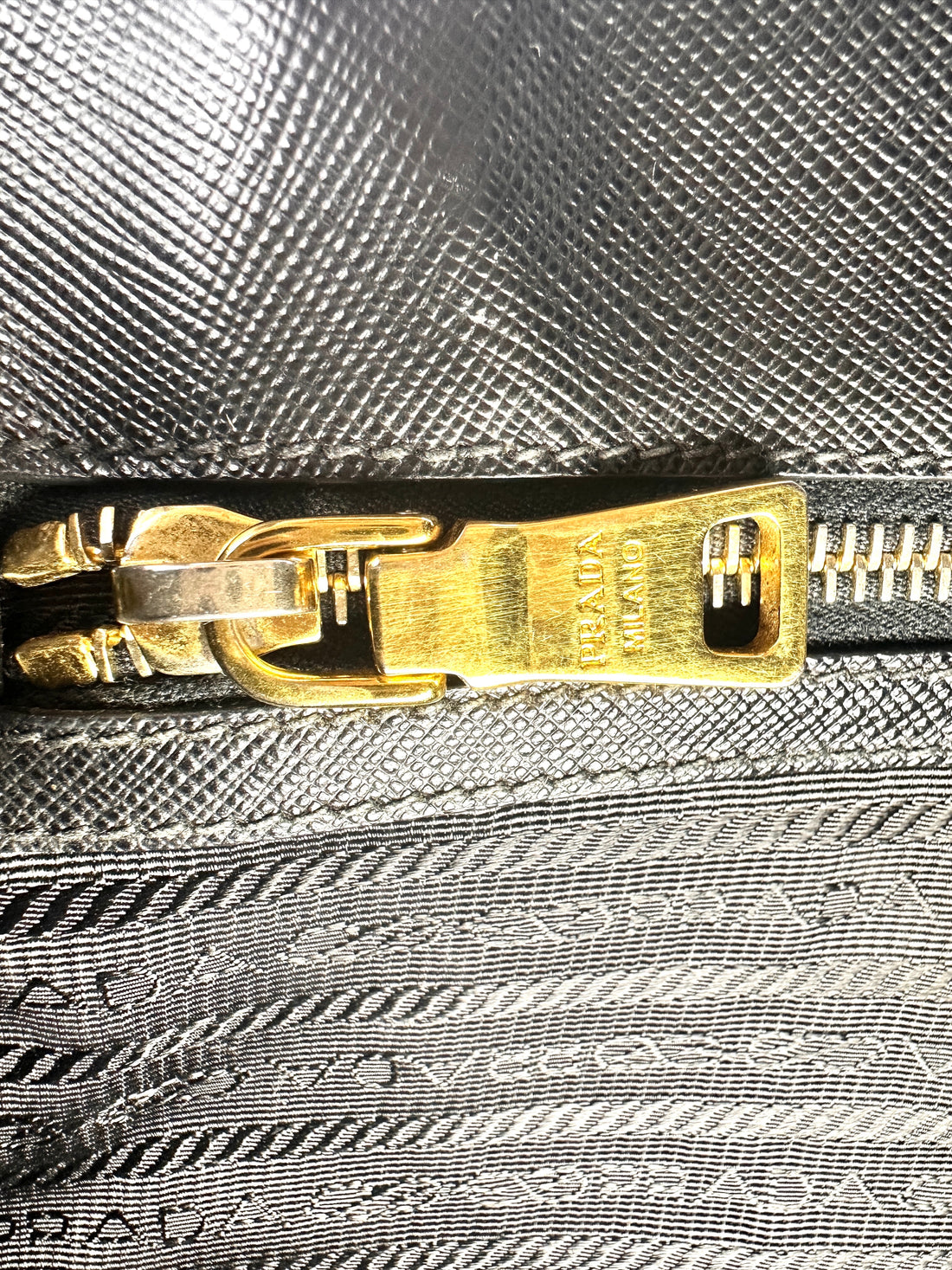 Prada Galleria Black Saffiano Handle Bag PR185