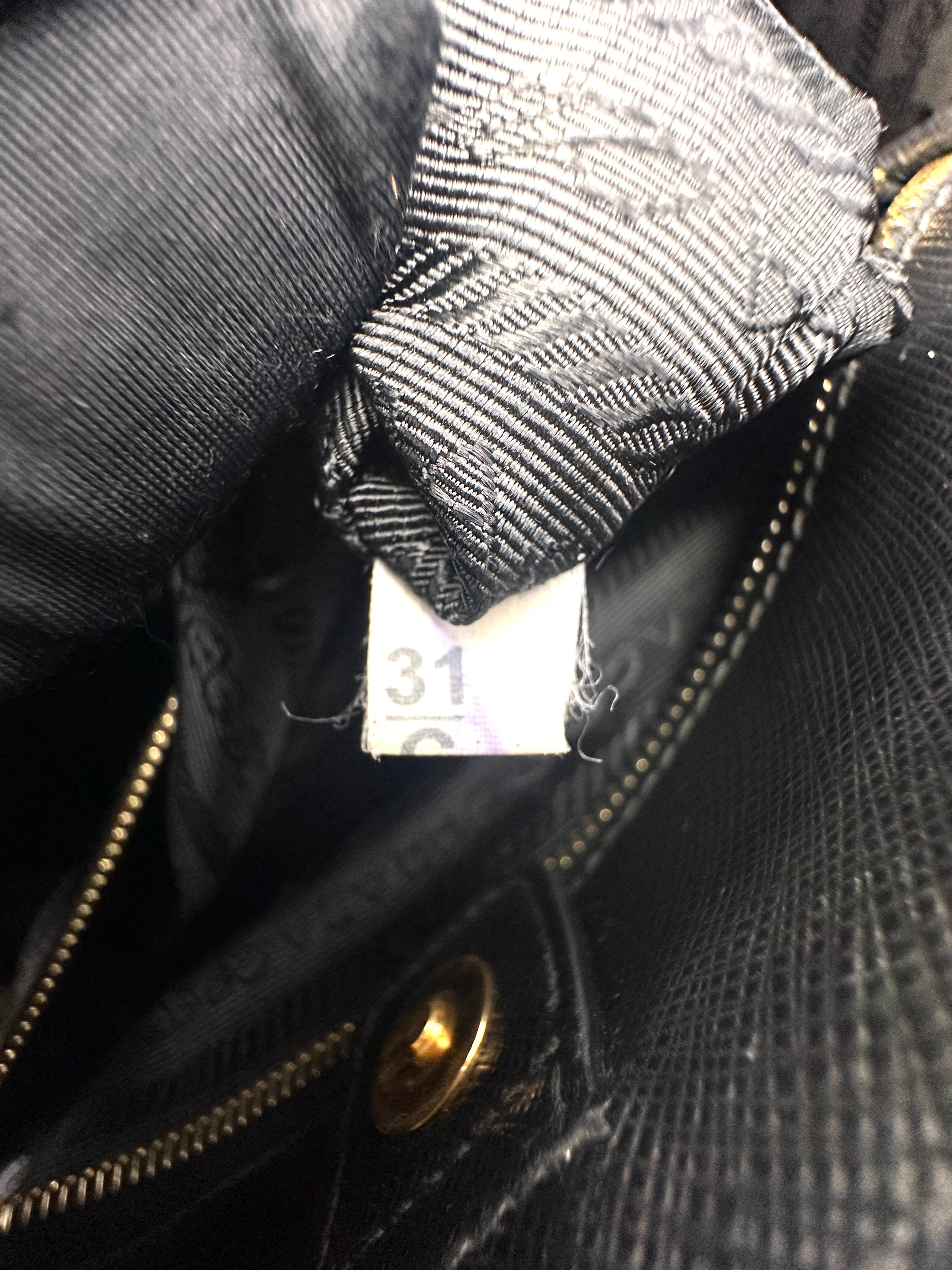 Prada Galleria Black Saffiano Handle Bag PR185
