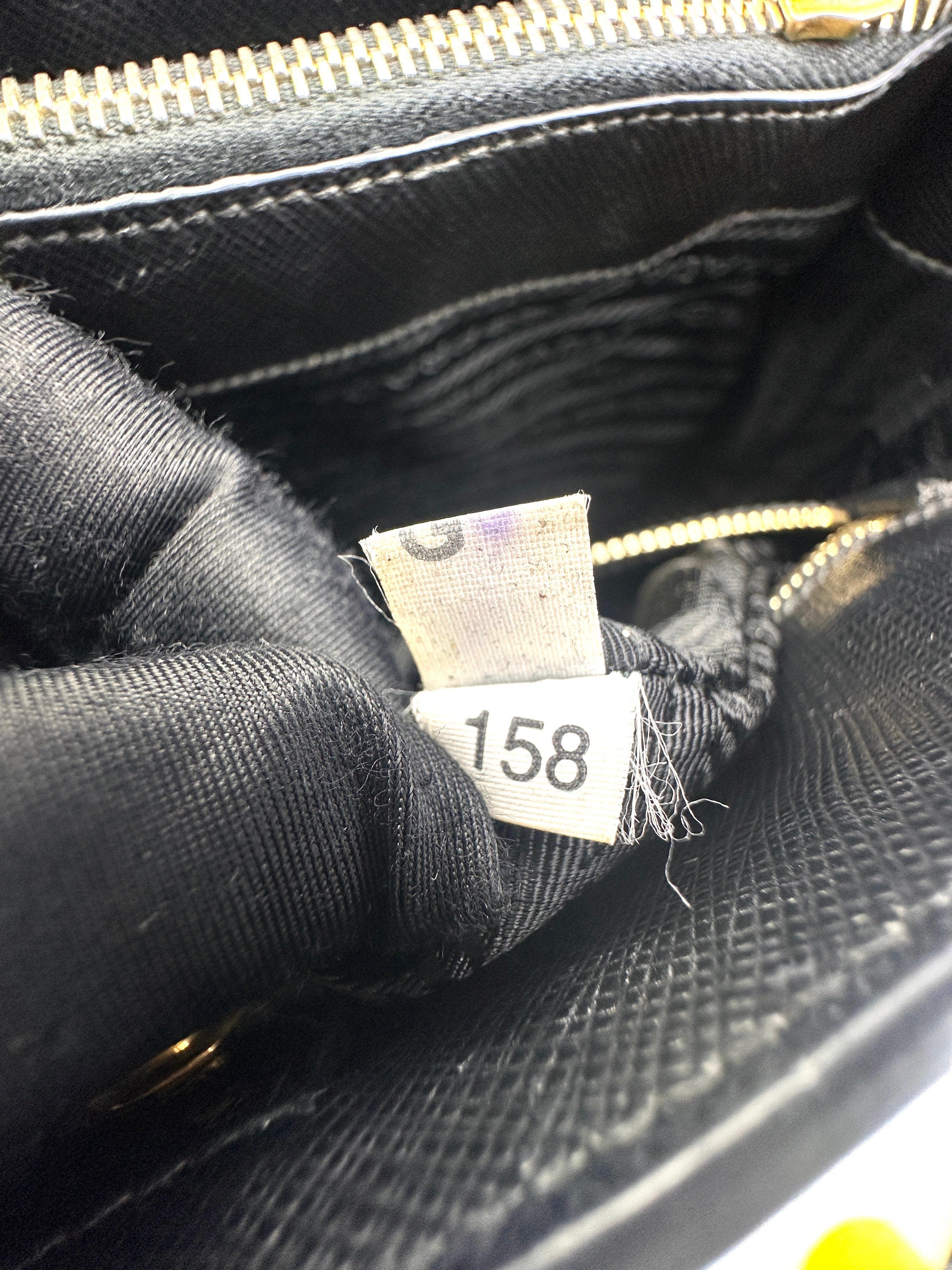 Prada Galleria Black Saffiano Handle Bag PR185