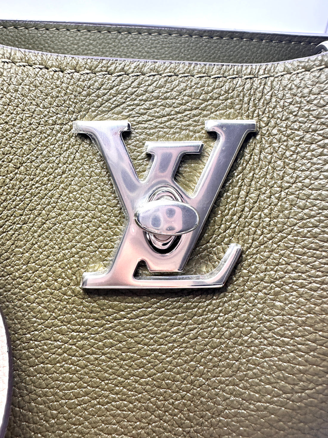 Louis Vuitton Lockme Moss Green Taurillon Leather Bucket Bag LV1938
