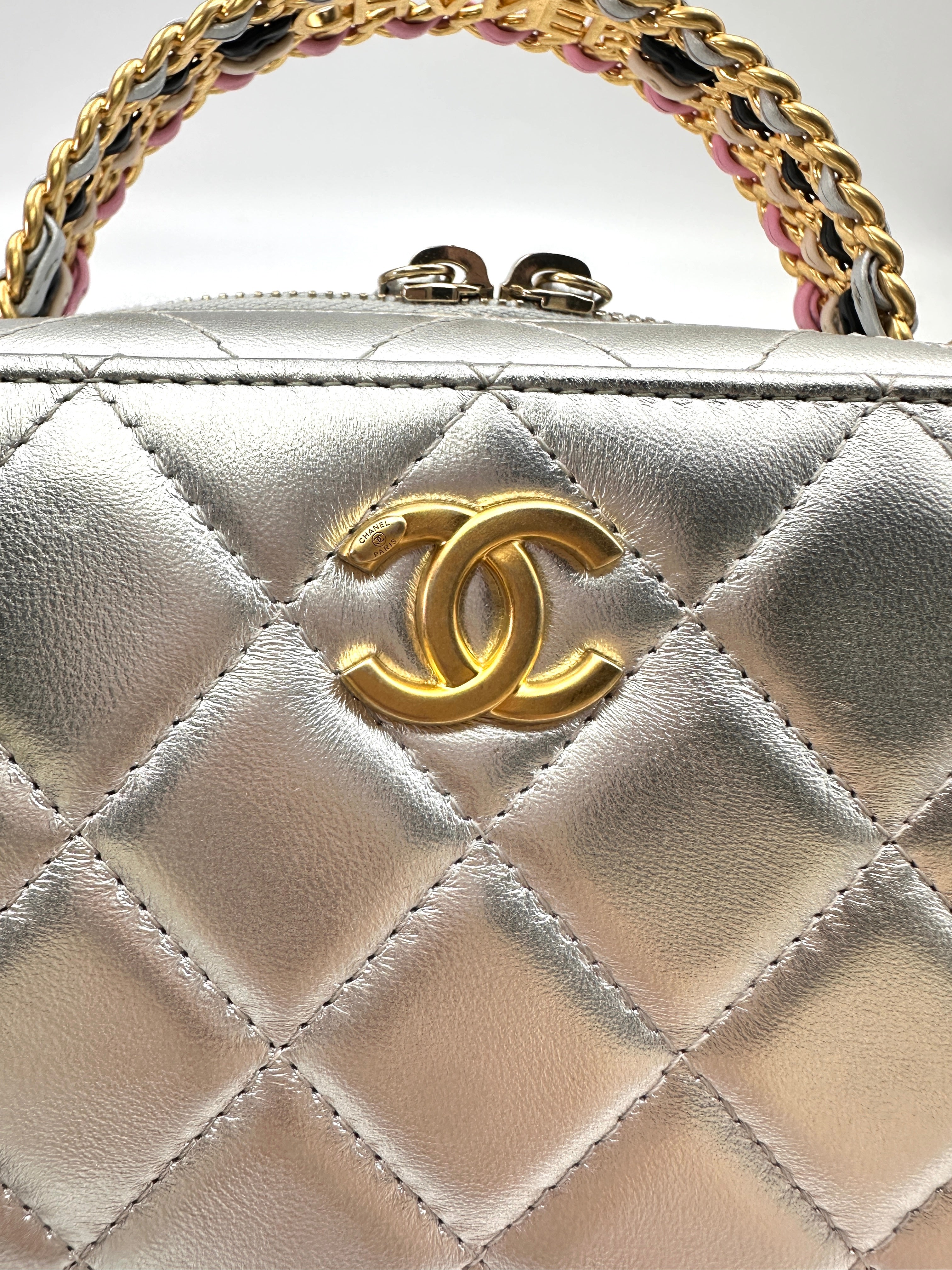 Chanel 23P "Pick Me Up"Silver Quilted Calfskin Top Handle Vanity Case(K8***JA) CC1419