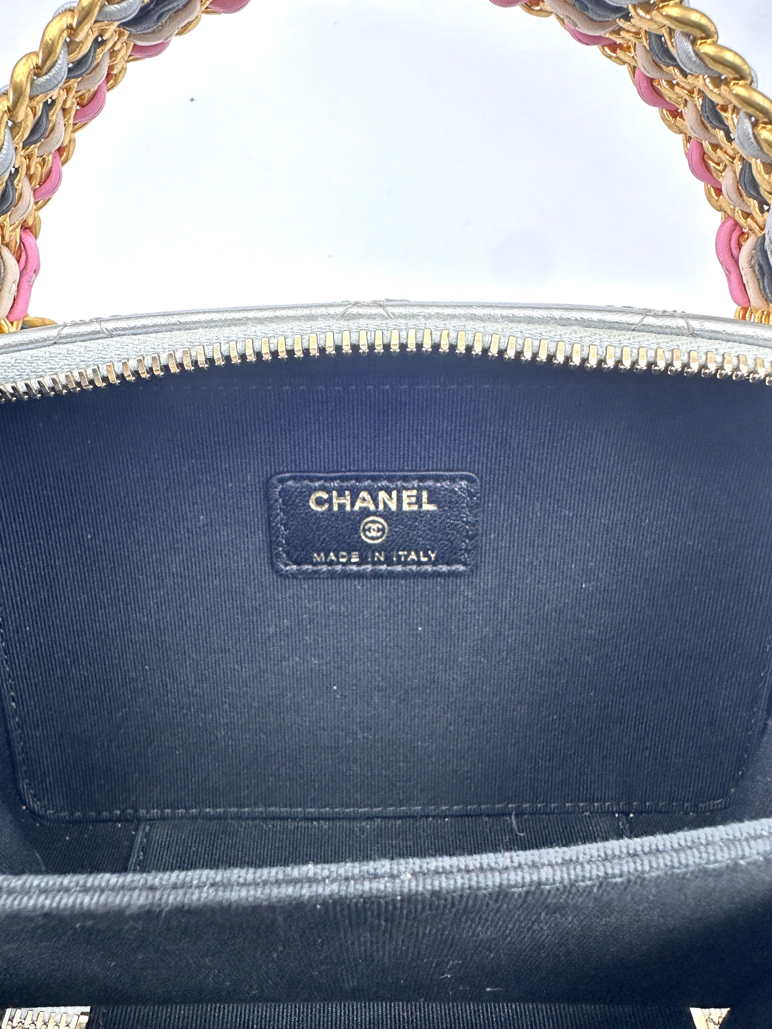 Chanel 23P "Pick Me Up"Silver Quilted Calfskin Top Handle Vanity Case(K8***JA) CC1419