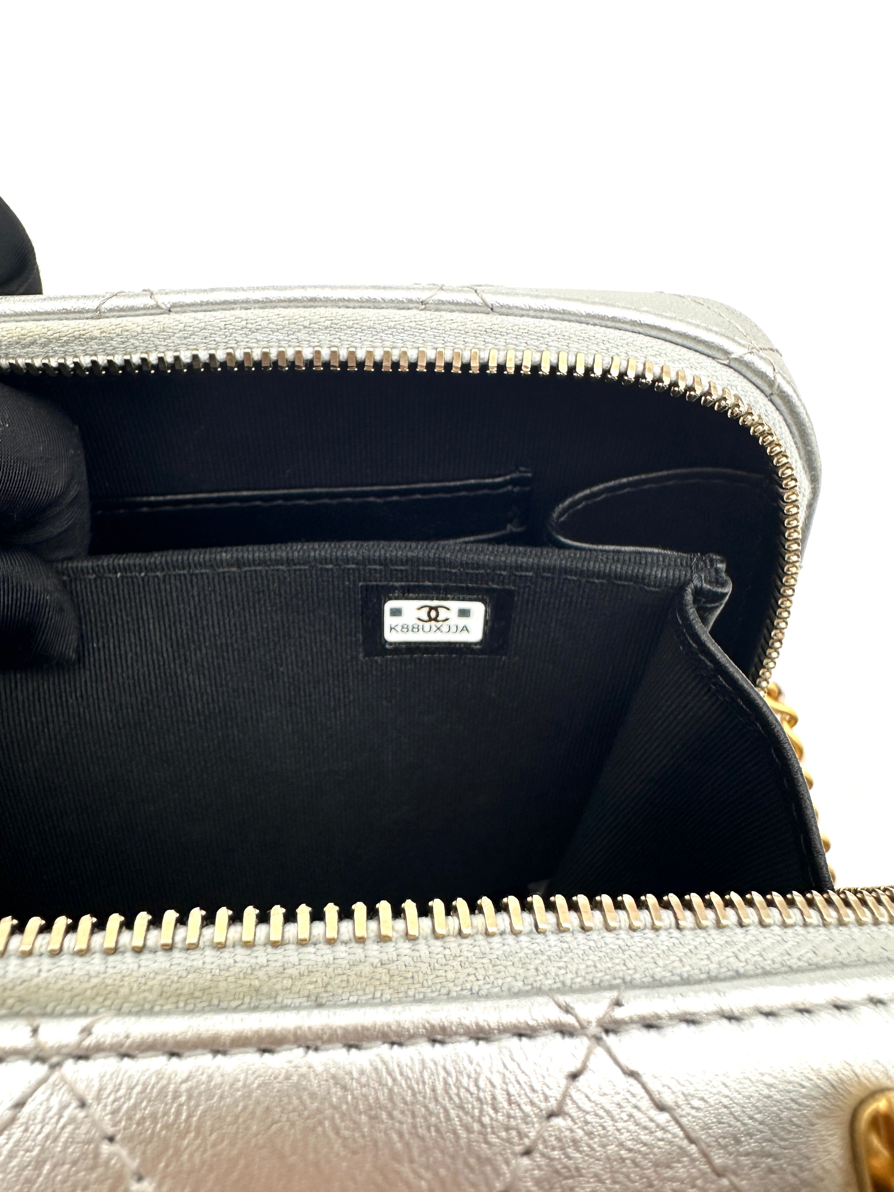 Chanel 23P "Pick Me Up"Silver Quilted Calfskin Top Handle Vanity Case(K8***JA) CC1419