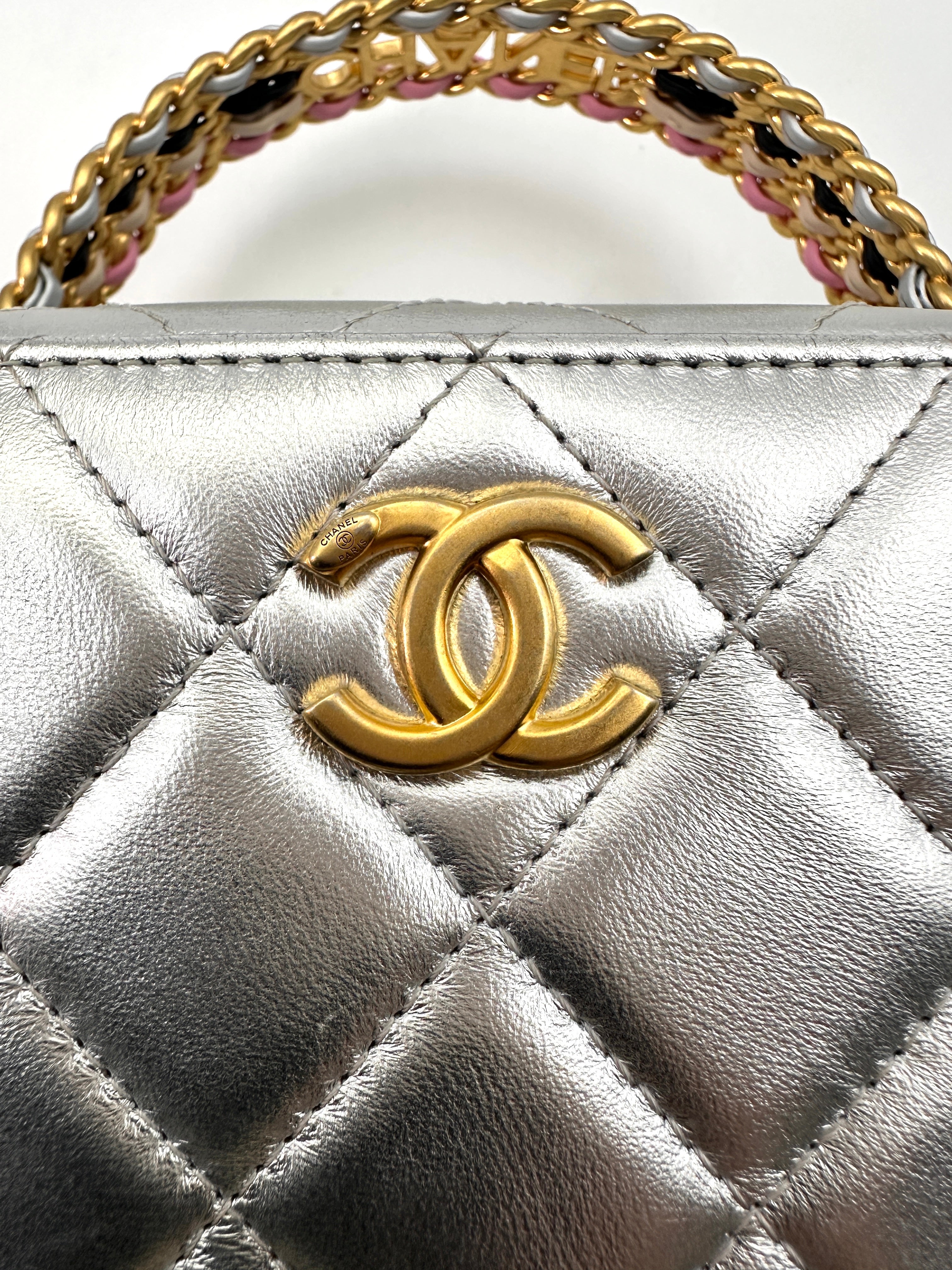 Chanel 23P "Pick Me Up"Silver Quilted Calfskin Top Handle Vanity Case(K8***JA) CC1419