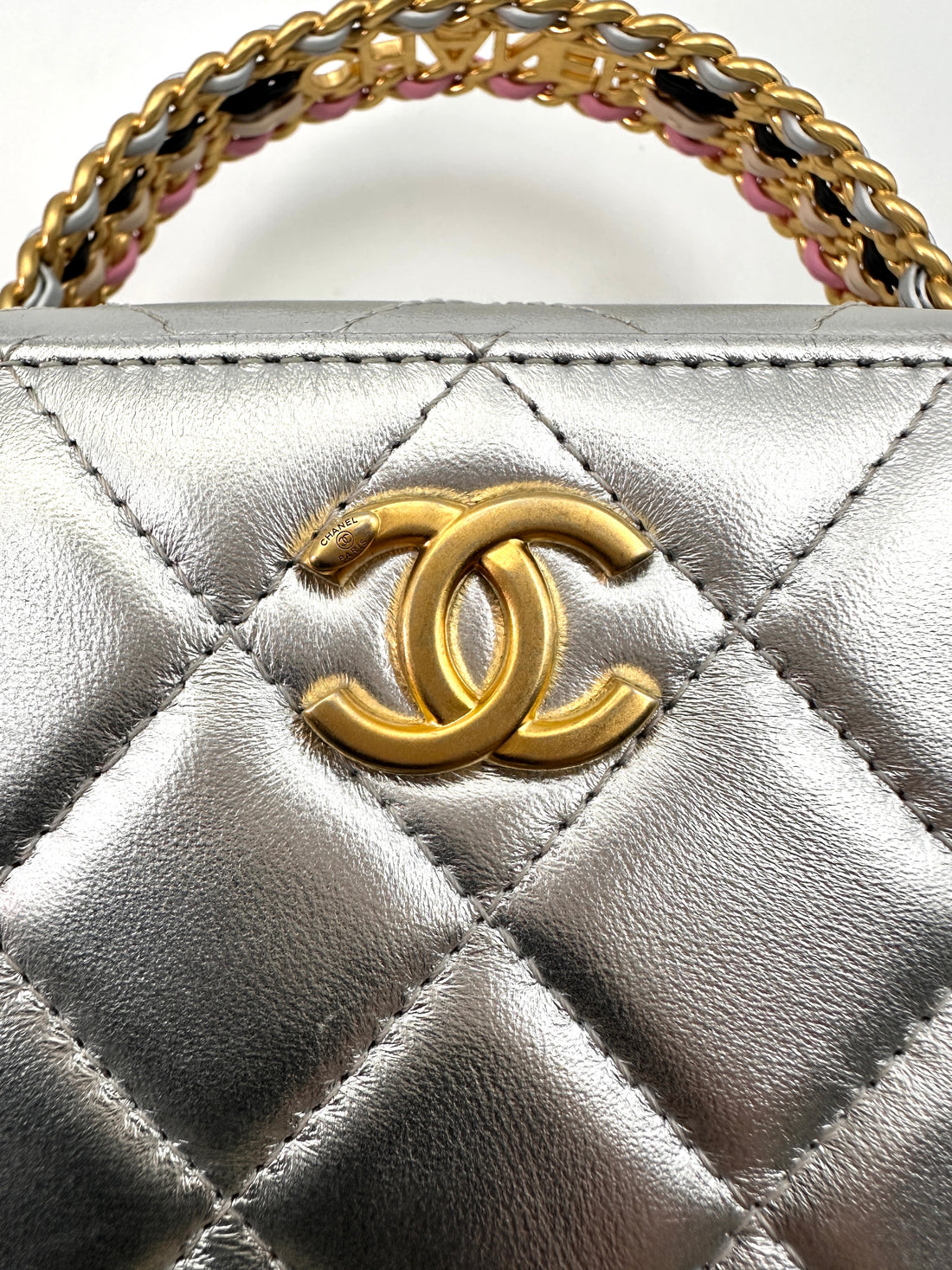Chanel 23P "Pick Me Up"Silver Quilted Calfskin Top Handle Vanity Case(K8***JA) CC1419