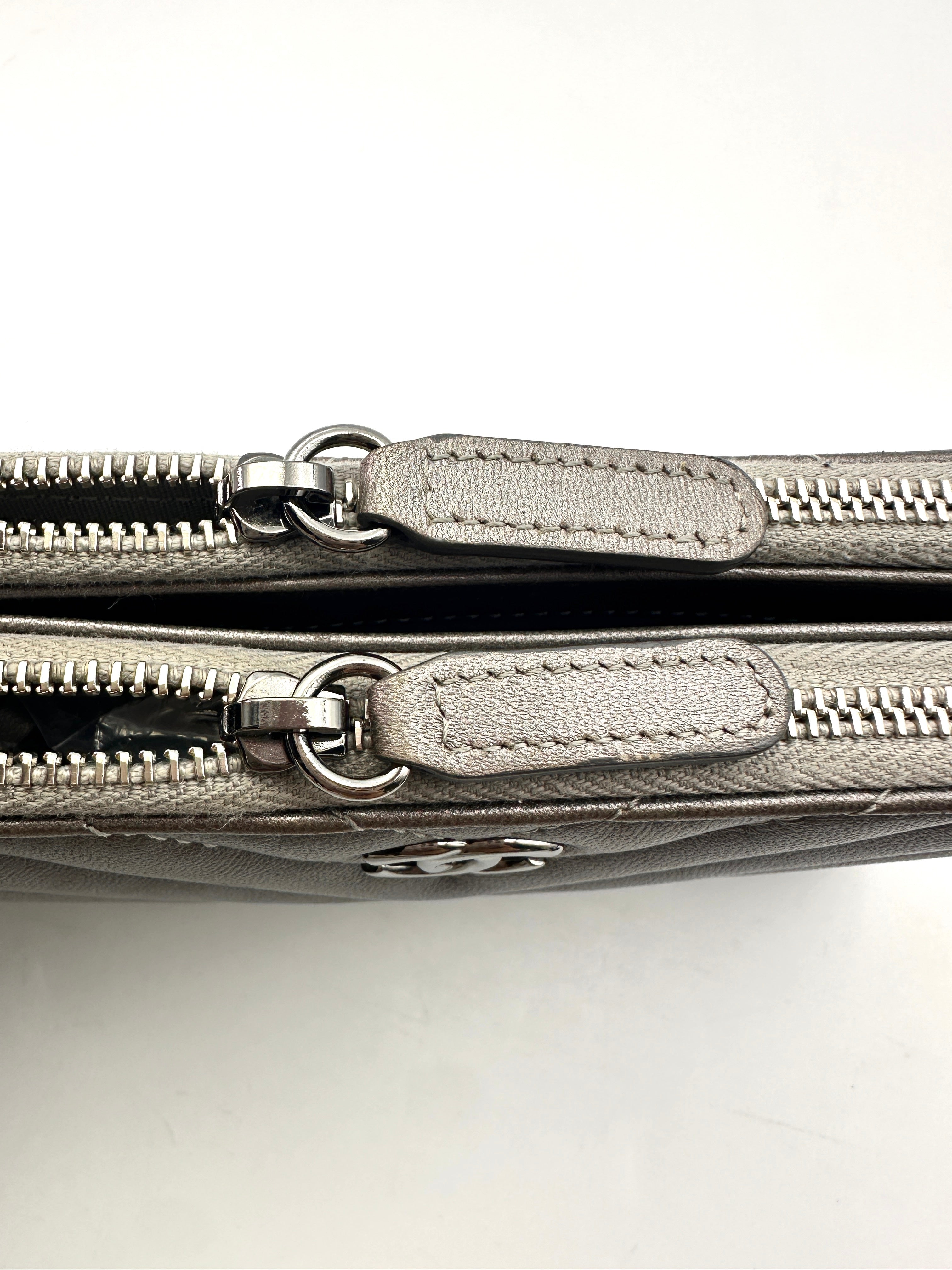 Chanel Metallic Silver Chevron Quilted Lambskin Double Zip Chain Bag(26***42) CC1420