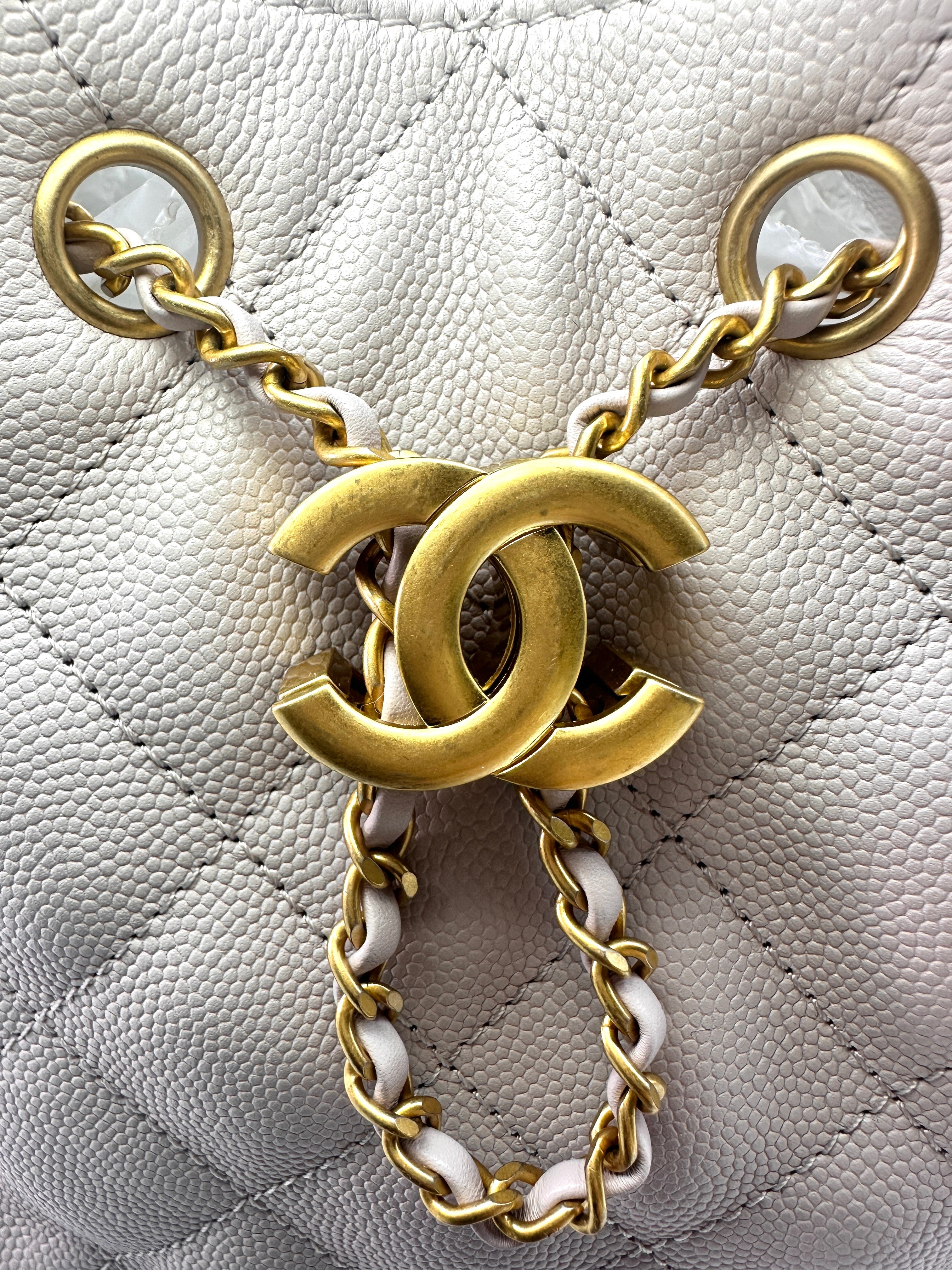 Chanel 25k White Quilted Leather Small Size Chain Hobo Bag(H5***AA) IRIS022