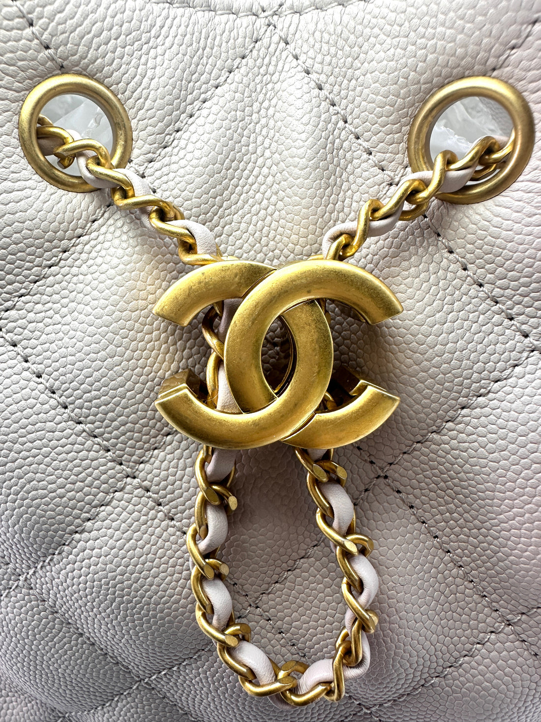 Chanel 25k White Quilted Leather Small Size Chain Hobo Bag(H5***AA) IRIS022