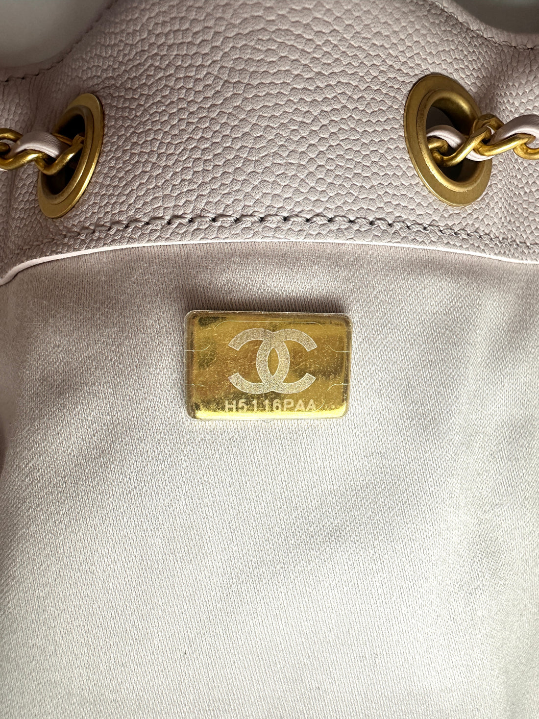 Chanel 25k White Quilted Leather Small Size Chain Hobo Bag(H5***AA) IRIS022