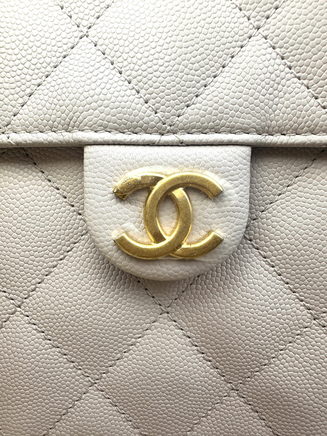 Chanel 25k White Quilted Leather Small Size Chain Hobo Bag(H5***AA) IRIS022
