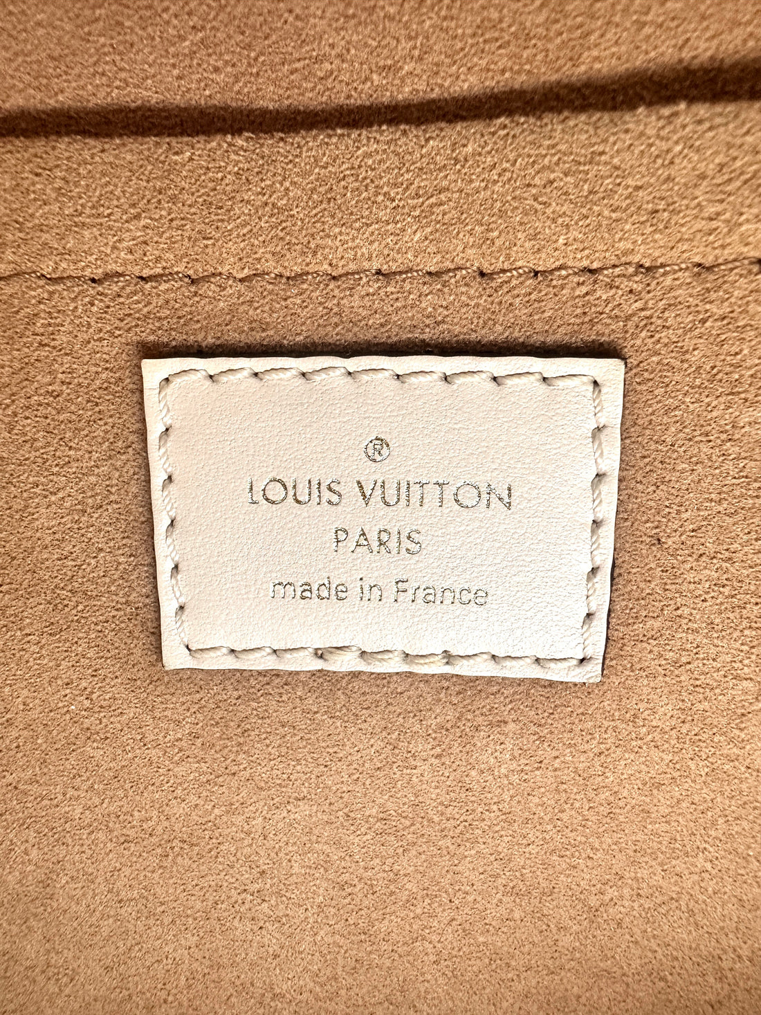 Louis Vuitton On My Side MM Beige Leather Handle Bag LV1962
