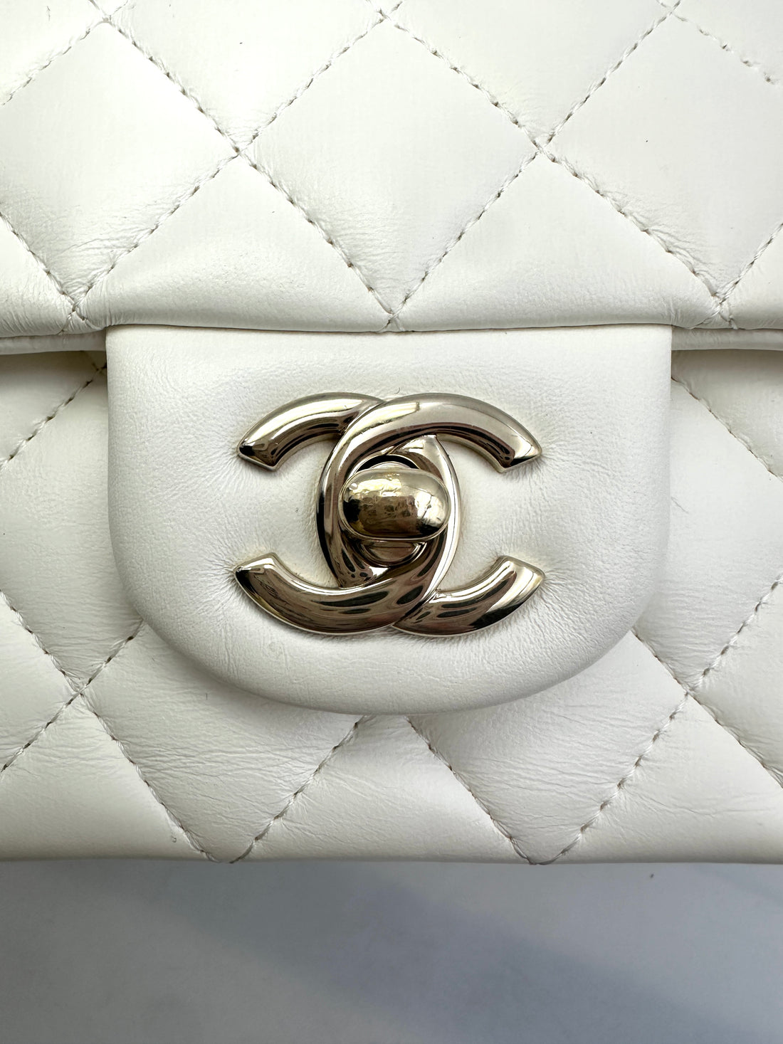 Chanel 22P Classic Flap White Quilted Lambskin Top Handle Mini Flap Bag(X1***NH) CC1429