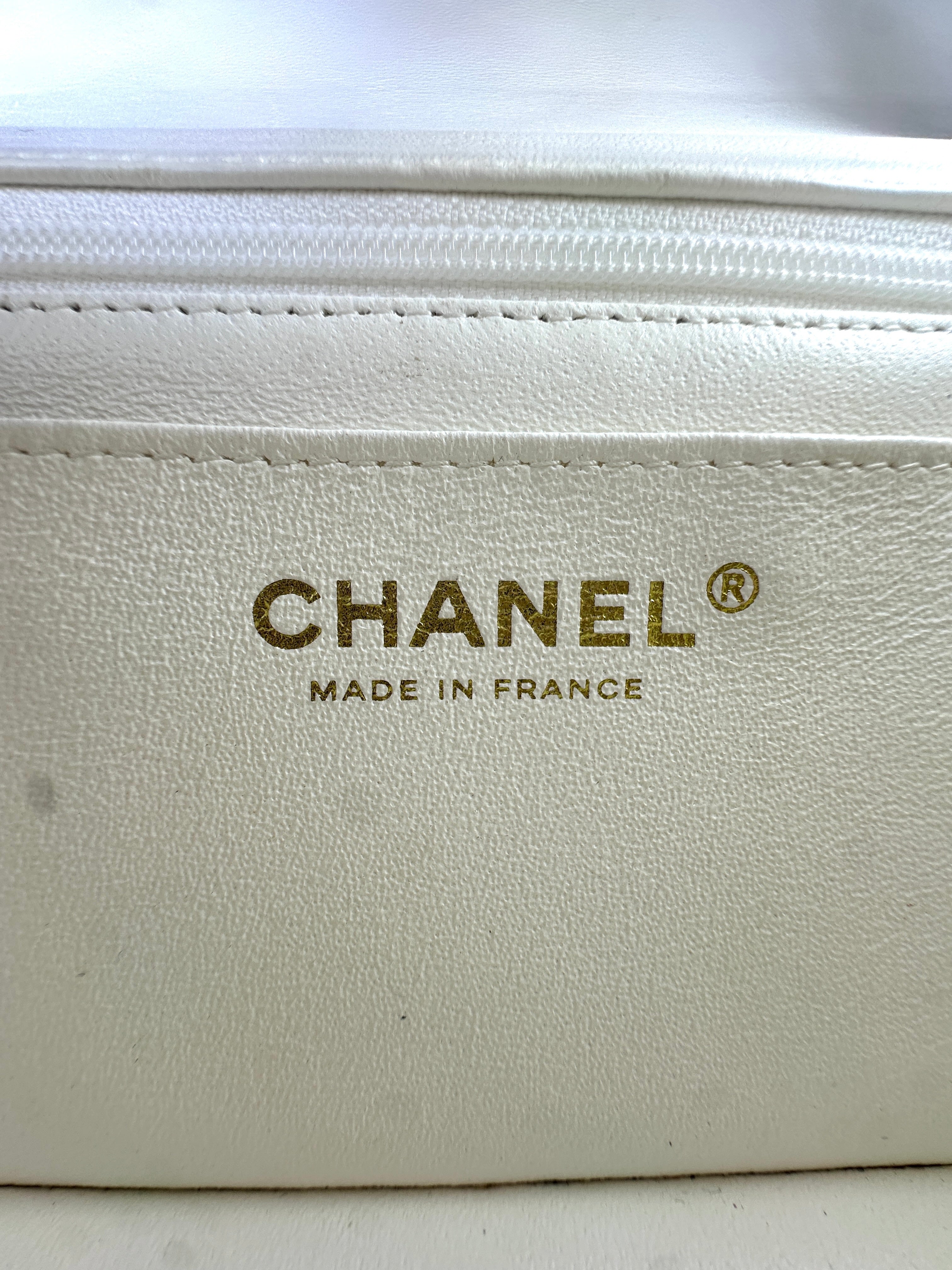 Chanel 22P Classic Flap White Quilted Lambskin Top Handle Mini Flap Bag(X1***NH) CC1429