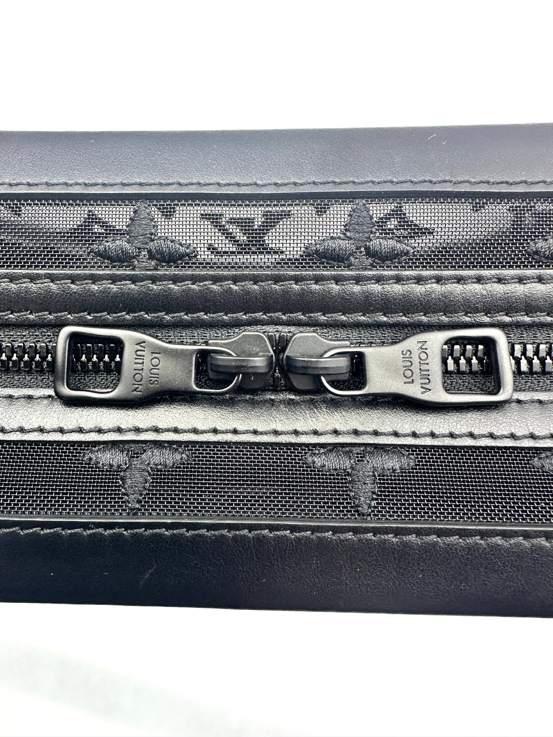 Louis Vuitton Solf Trunk Black Monogram Mesh Shoulder Bag LV1978