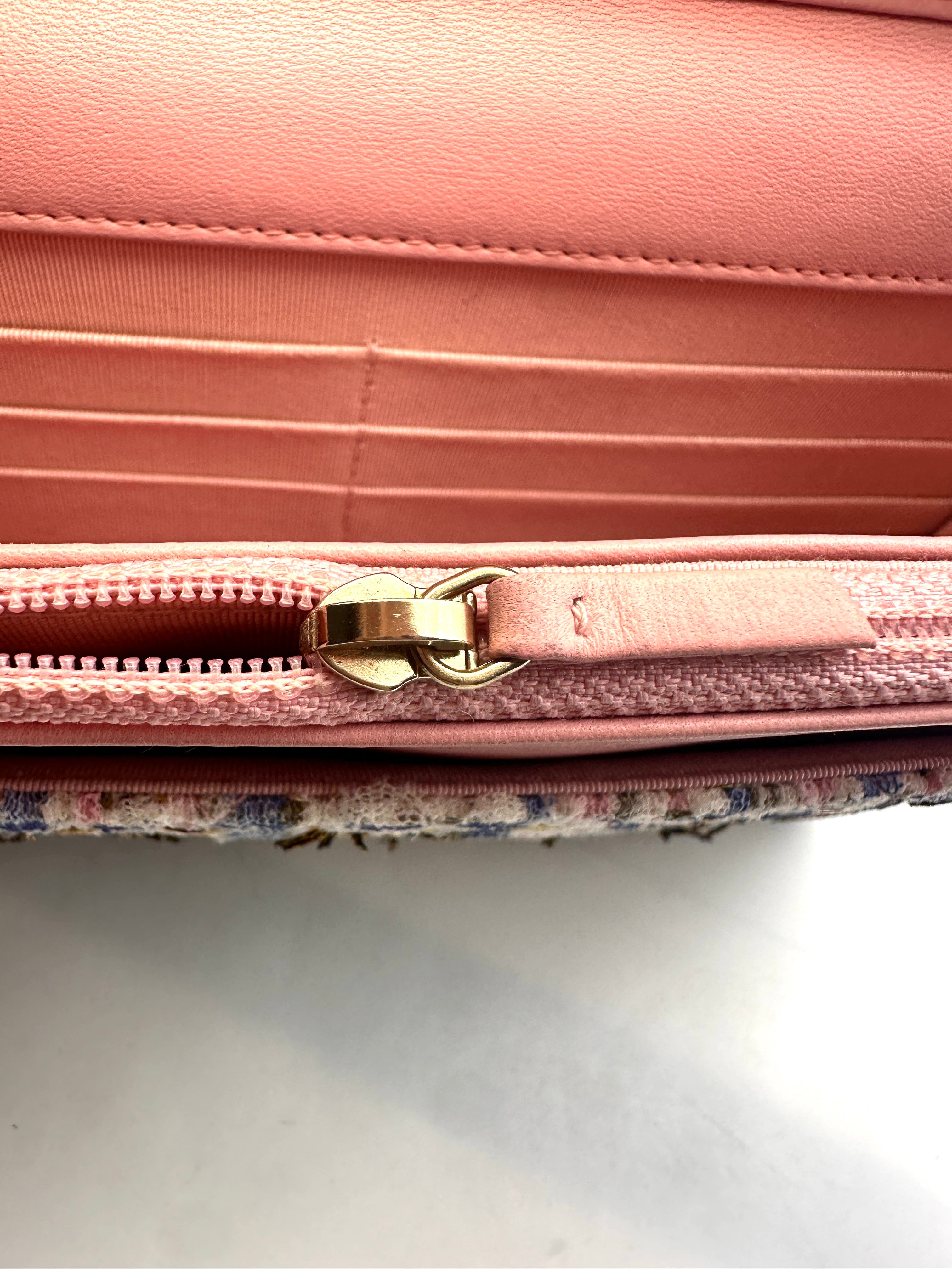 Chanel 19C Pink/Blue Tweed Wallet On Chain With Life Raft Charm(27***88) IRIS025