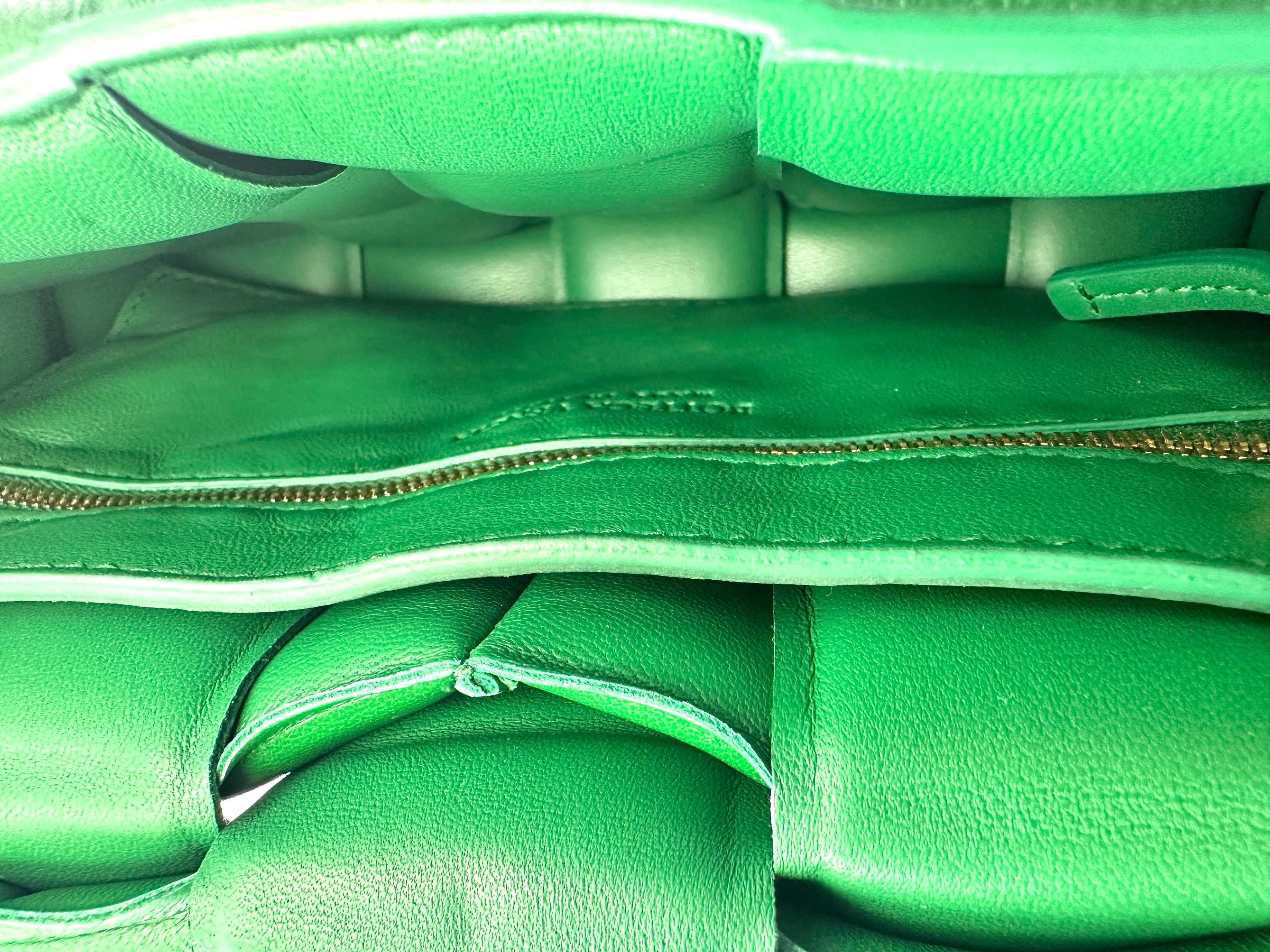 Bottega Veneta Padded Cassette Green Lambskin Shoulder Bag BV101