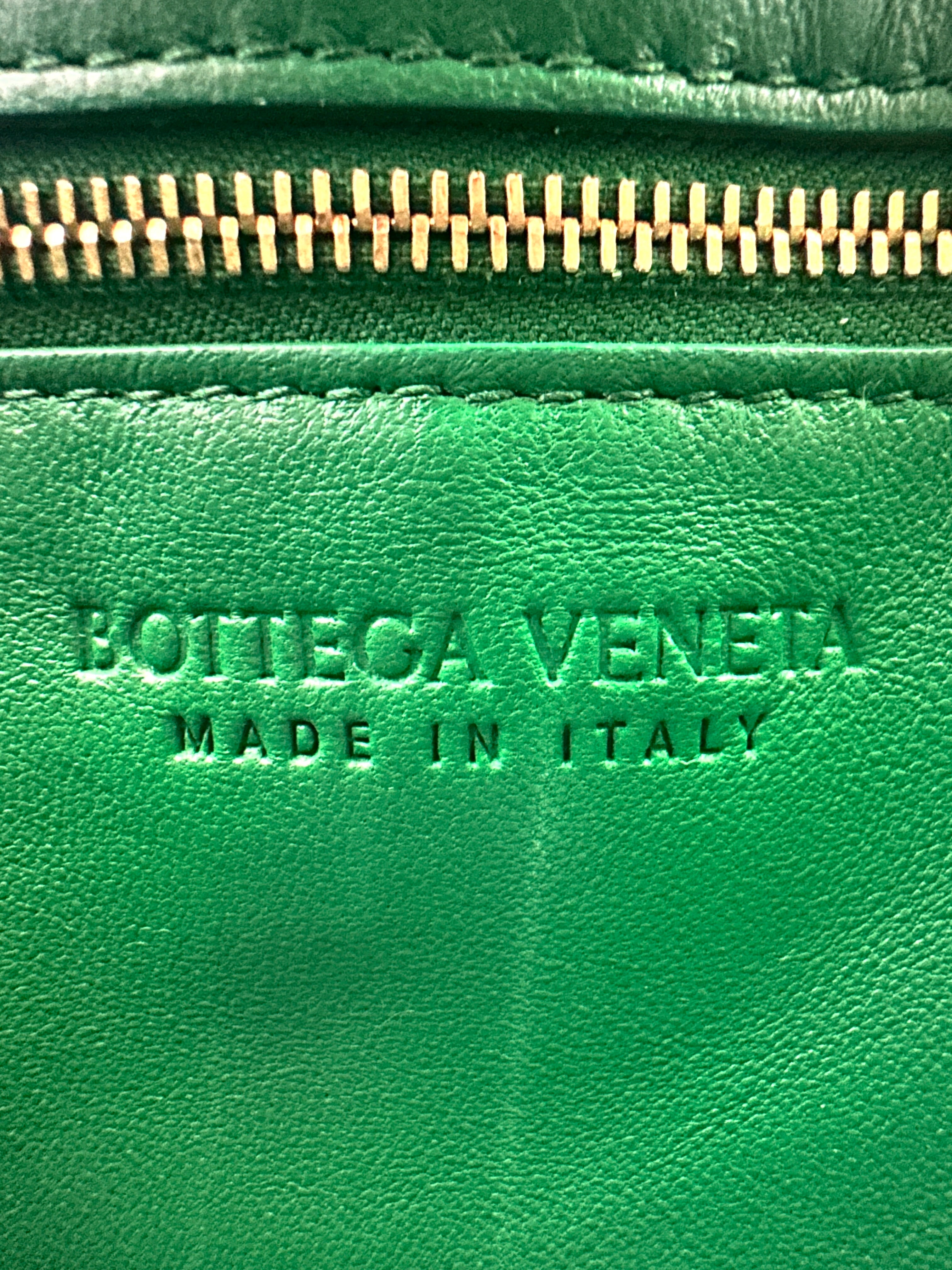 Bottega Veneta Padded Cassette Green Lambskin Shoulder Bag BV101