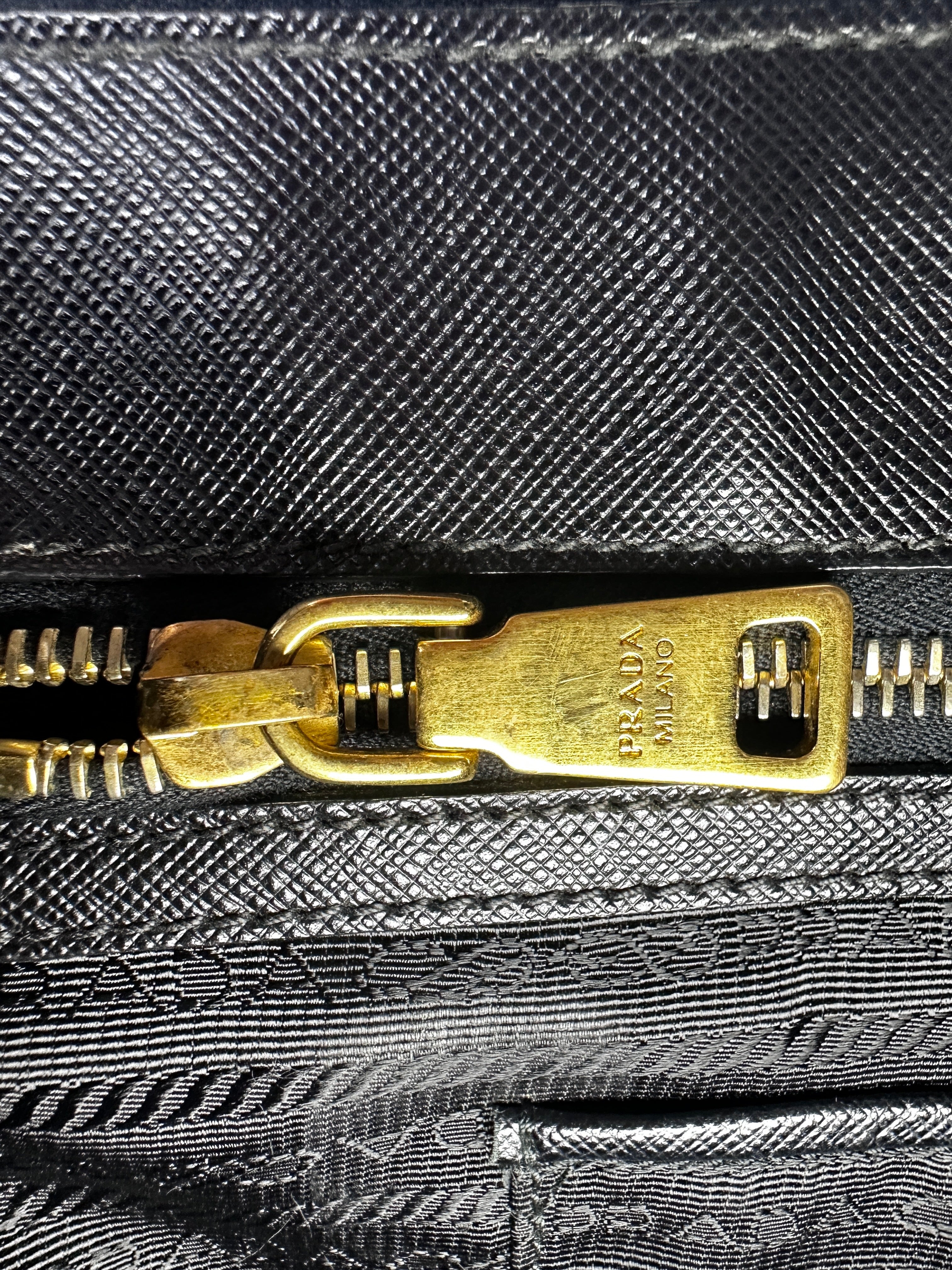 Prada Galleria Black Saffiano Large Size Handle Bag PR193