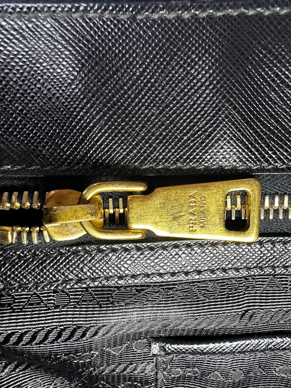 Prada Galleria Black Saffiano Large Size Handle Bag PR193