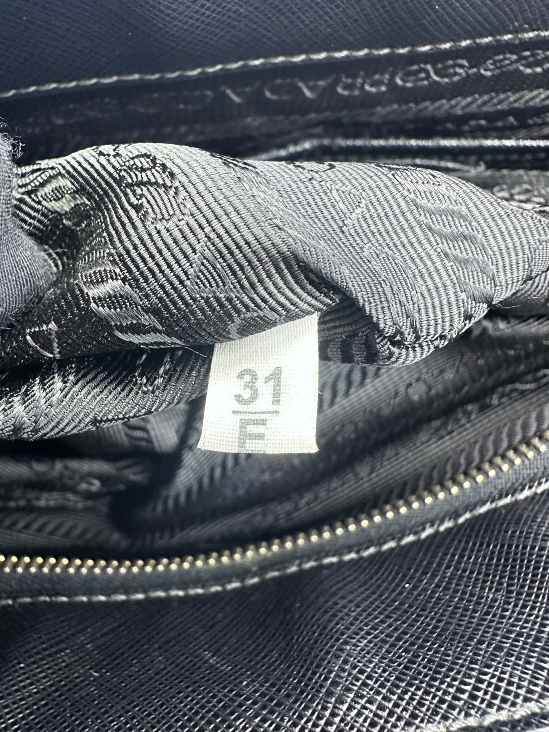 Prada Galleria Black Saffiano Large Size Handle Bag PR193