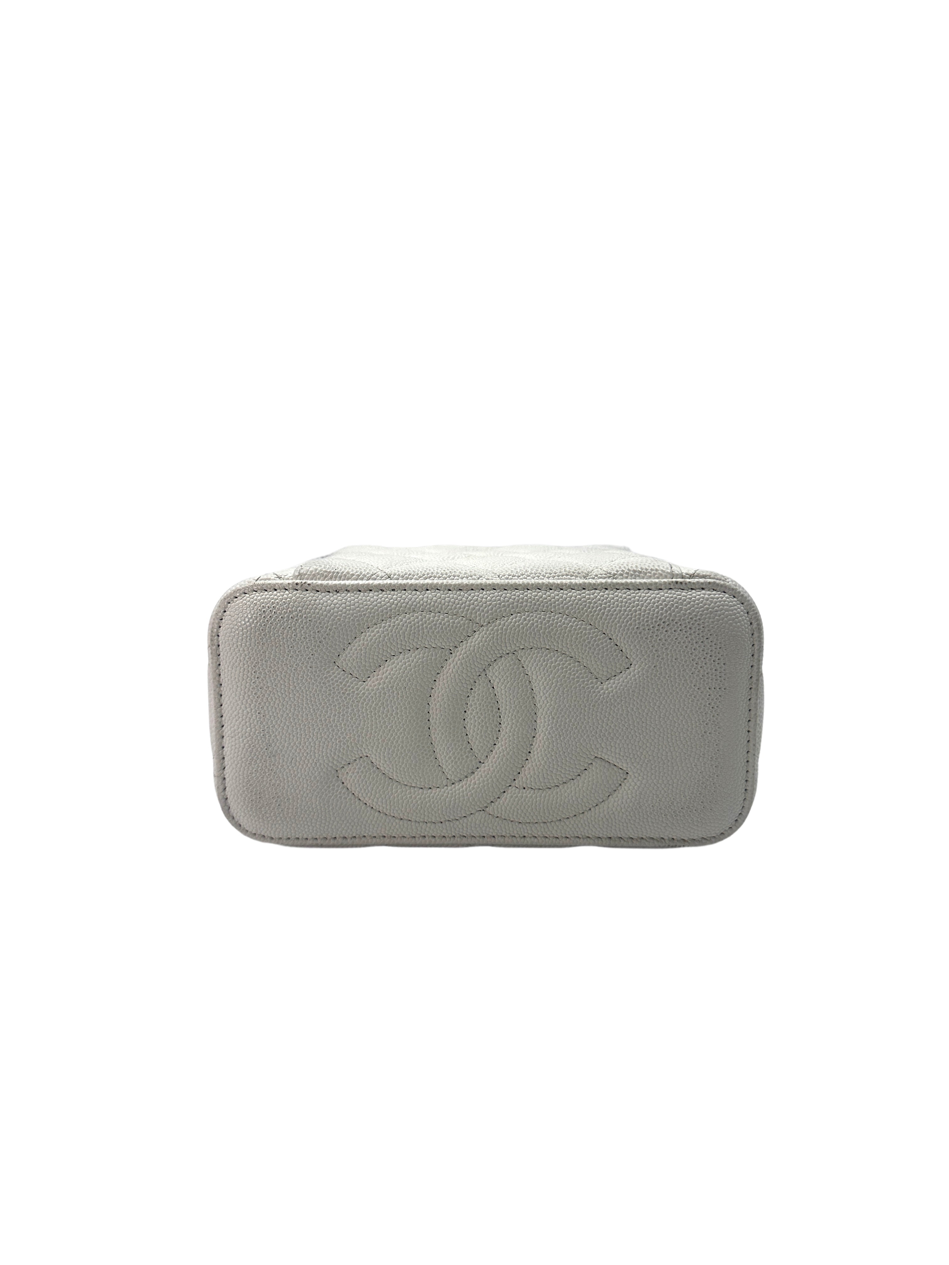 Chanel 23C Coco Casino White Quilted Leather Vanity Case With Gold Hardware(CN***10) CC1445