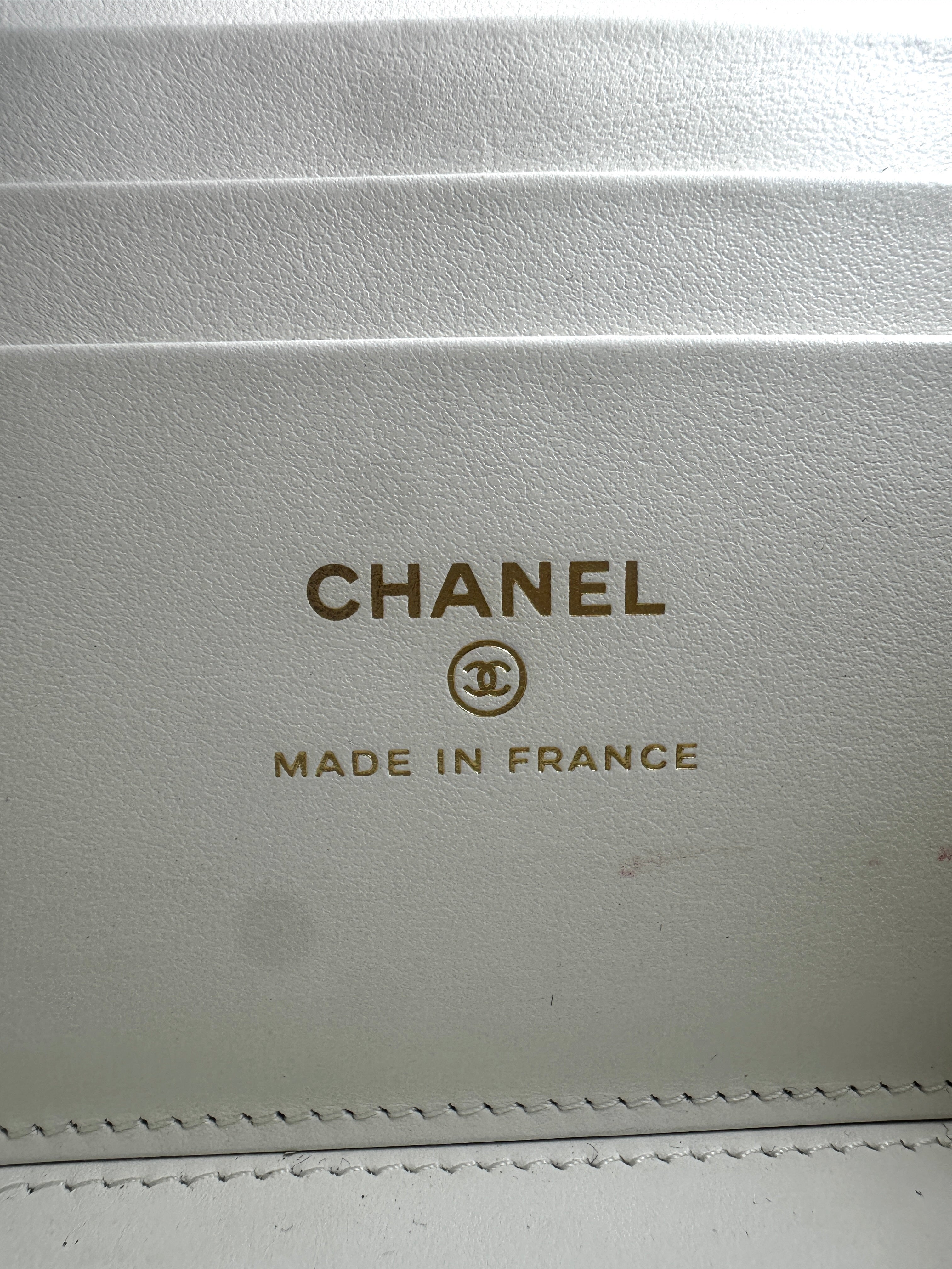 Chanel 23C Coco Casino White Quilted Leather Vanity Case With Gold Hardware(CN***10) CC1445