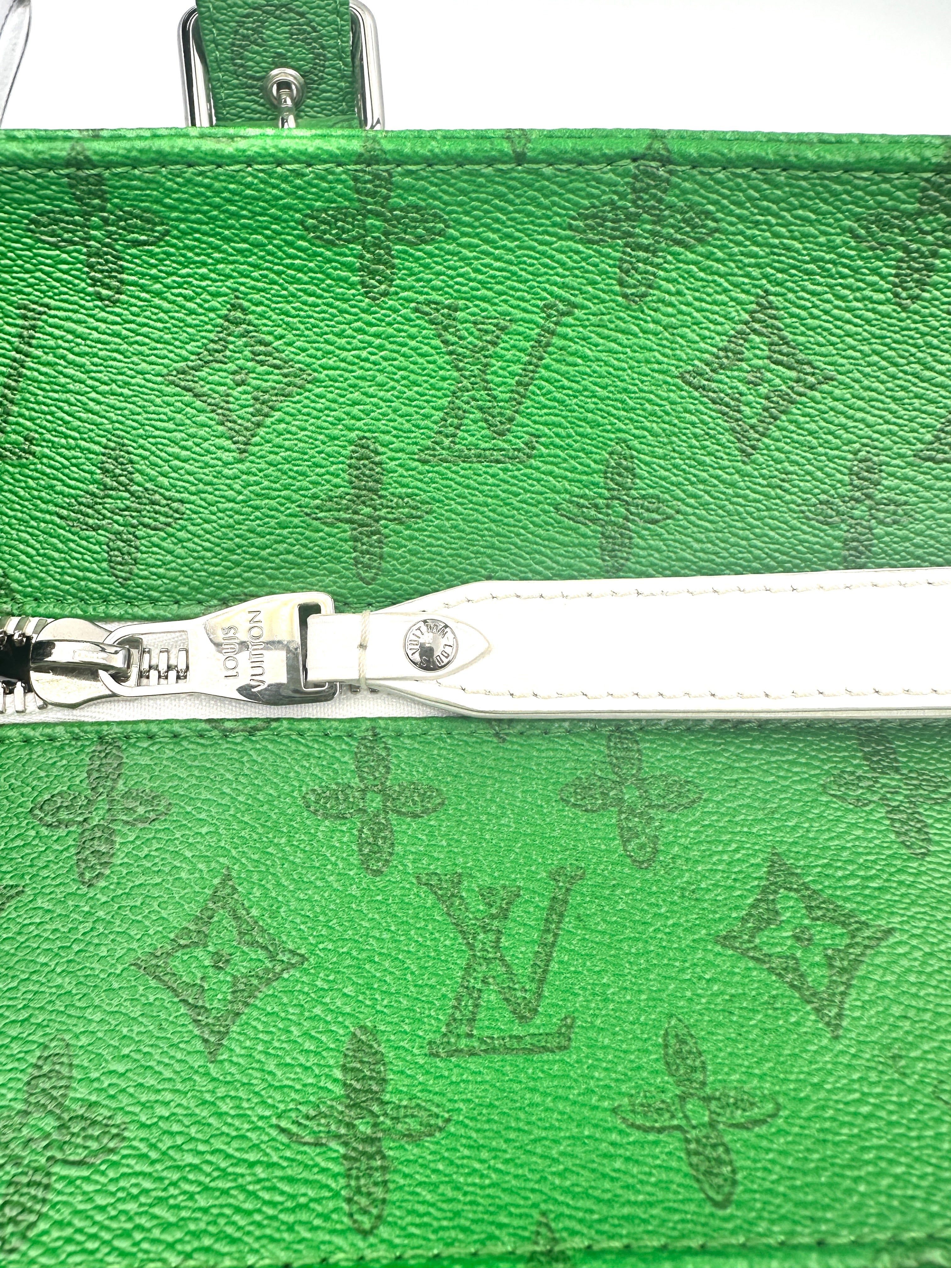 Louis Vuitton 2021Fall/Winter Green Monogram "TOURIST VS PURIST" Cabas Zippe Tote Bag LV2005
