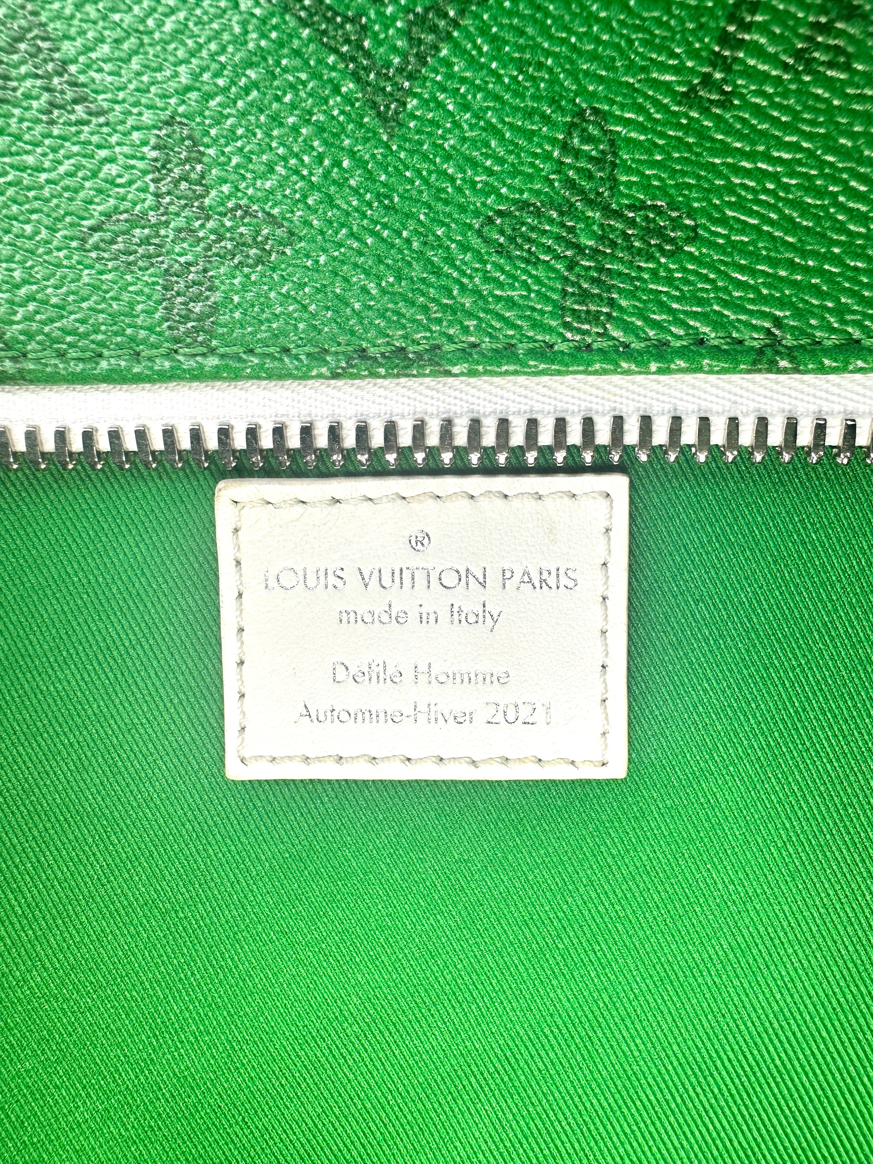 Louis Vuitton 2021Fall/Winter Green Monogram "TOURIST VS PURIST" Cabas Zippe Tote Bag LV2005