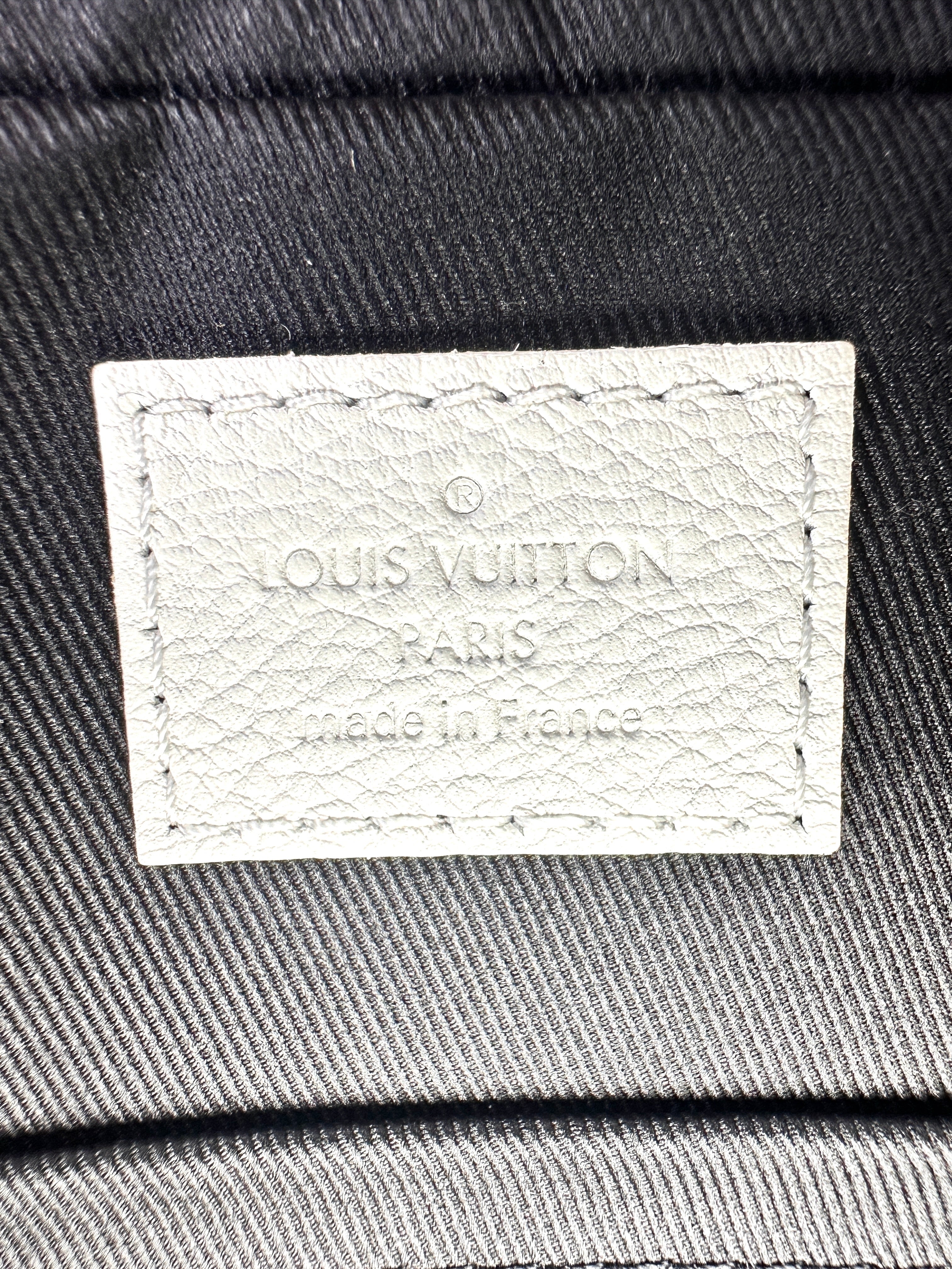 Louis Vuitton TrioMessenger White/Gray Monogram Shadow Leather Shoulder Bag With Pouch LV1996