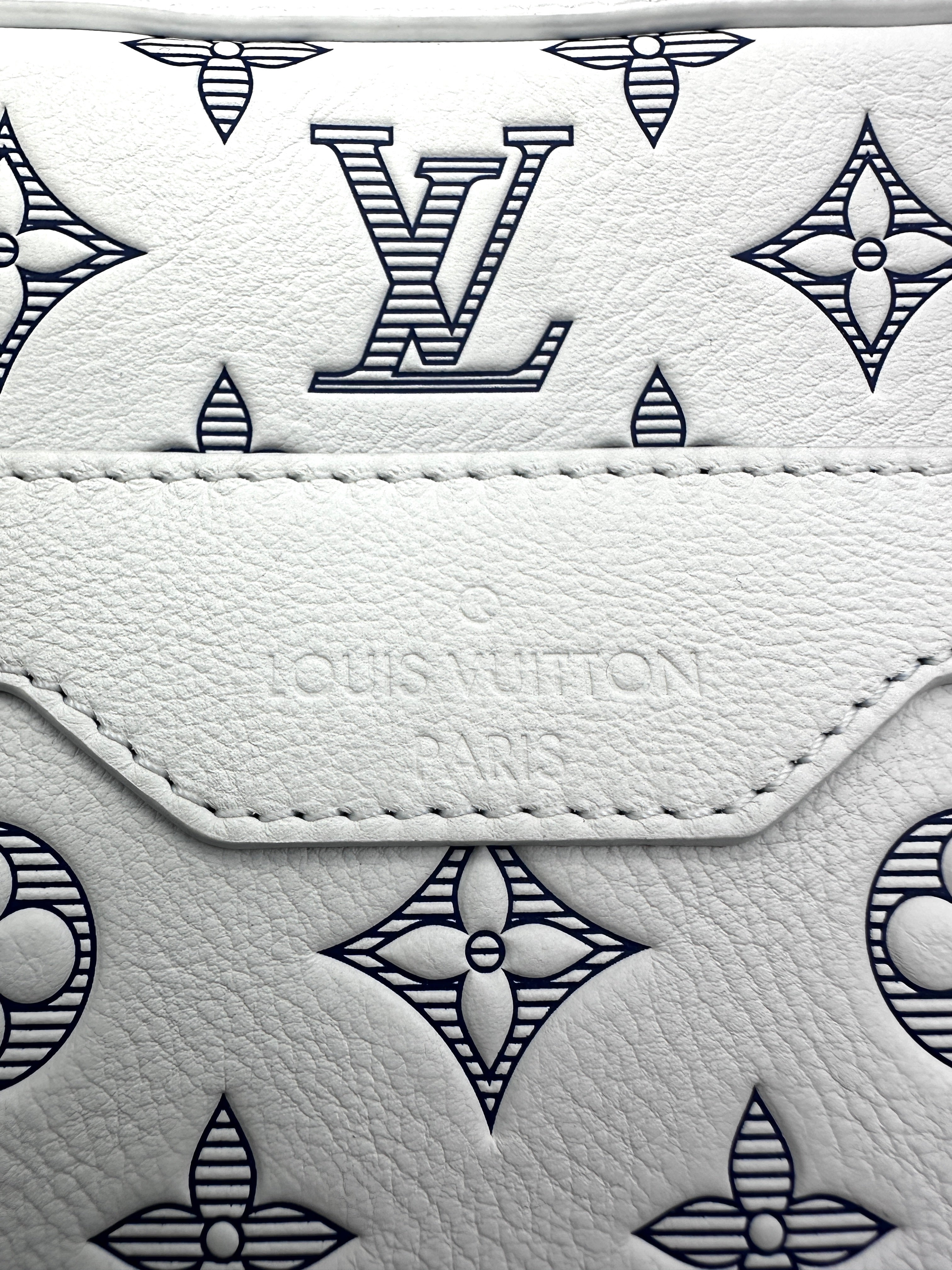 Louis Vuitton TrioMessenger White/Gray Monogram Shadow Leather Shoulder Bag With Pouch LV1996